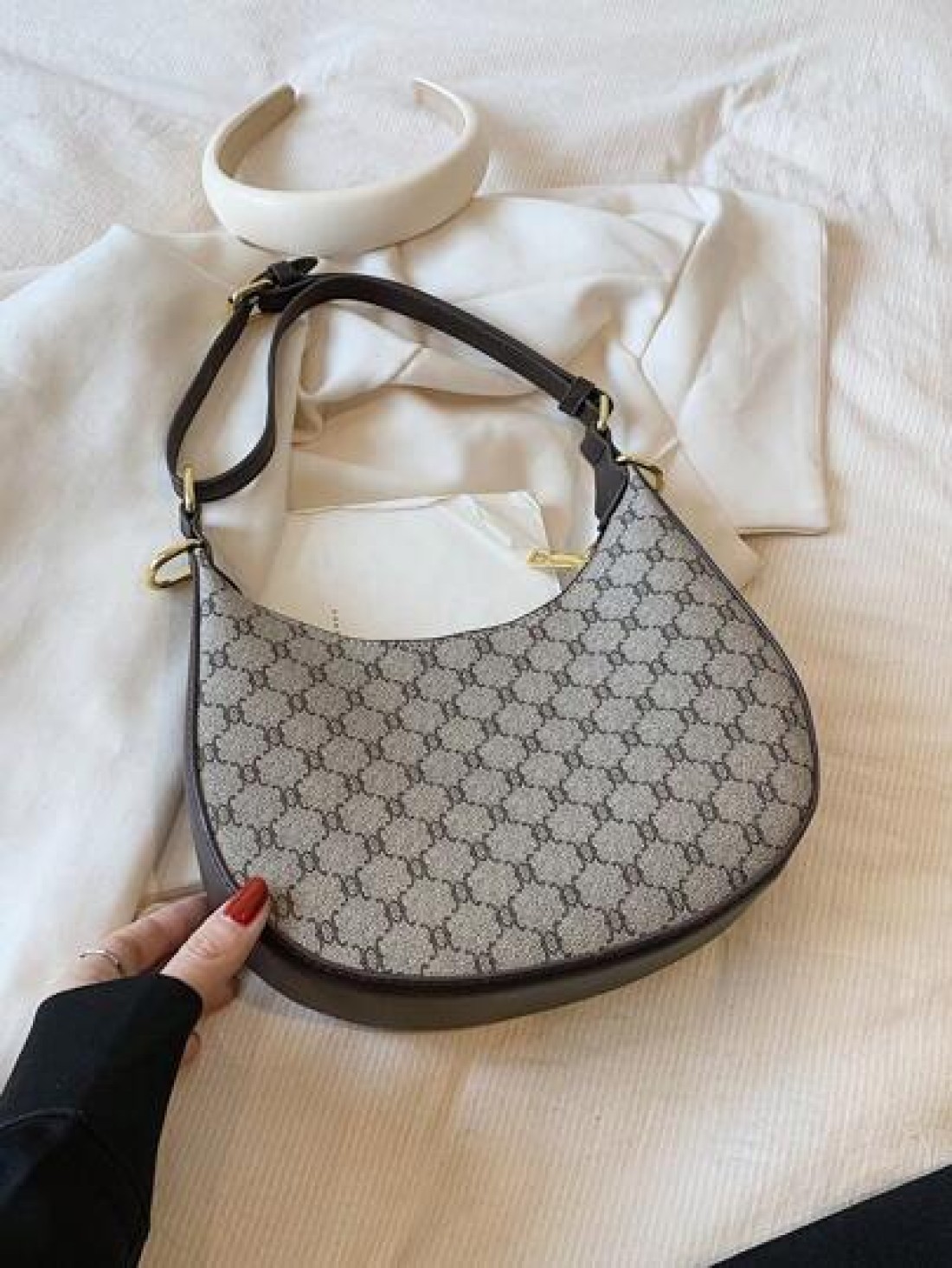 1pc 2025 New Vintage Pattern Half Moon Shape Shoulder Handbag For Women Daily Use Holiday Party Gifts