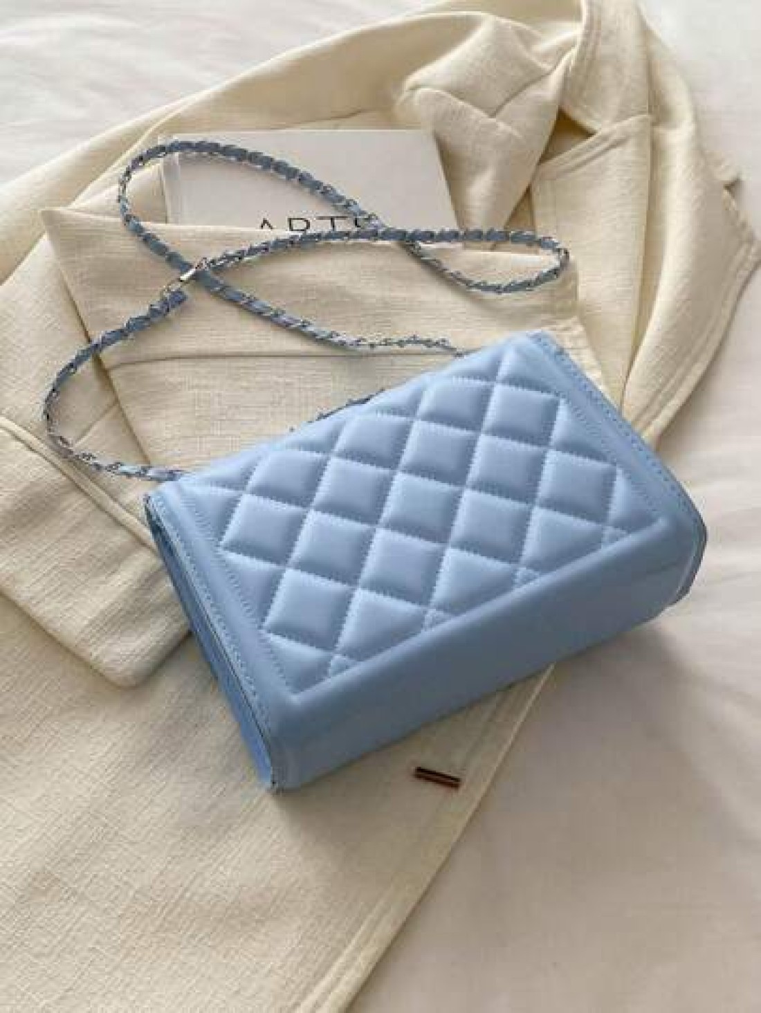 Fashion Solid Color Quilted Square Chain Shoulder Bag Versatile Flap Banquet Evening Bag New Lightweight Handbag Purse Daily Commuting Messenger Bag For White Collar And Student Casual Mobile Phone Co
