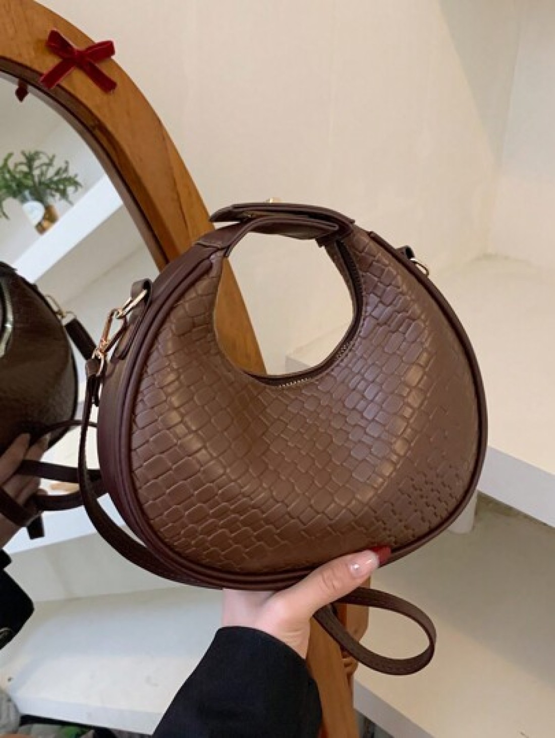 European American Fashion New Women Shoulder Bag Versatile PU Casual Handbag Elegant Shoulder Bag Personality Tote Bag Adjustable Strap Zipper Closure Can Hold Phone Simple Cosmetics Suitable For Ladi