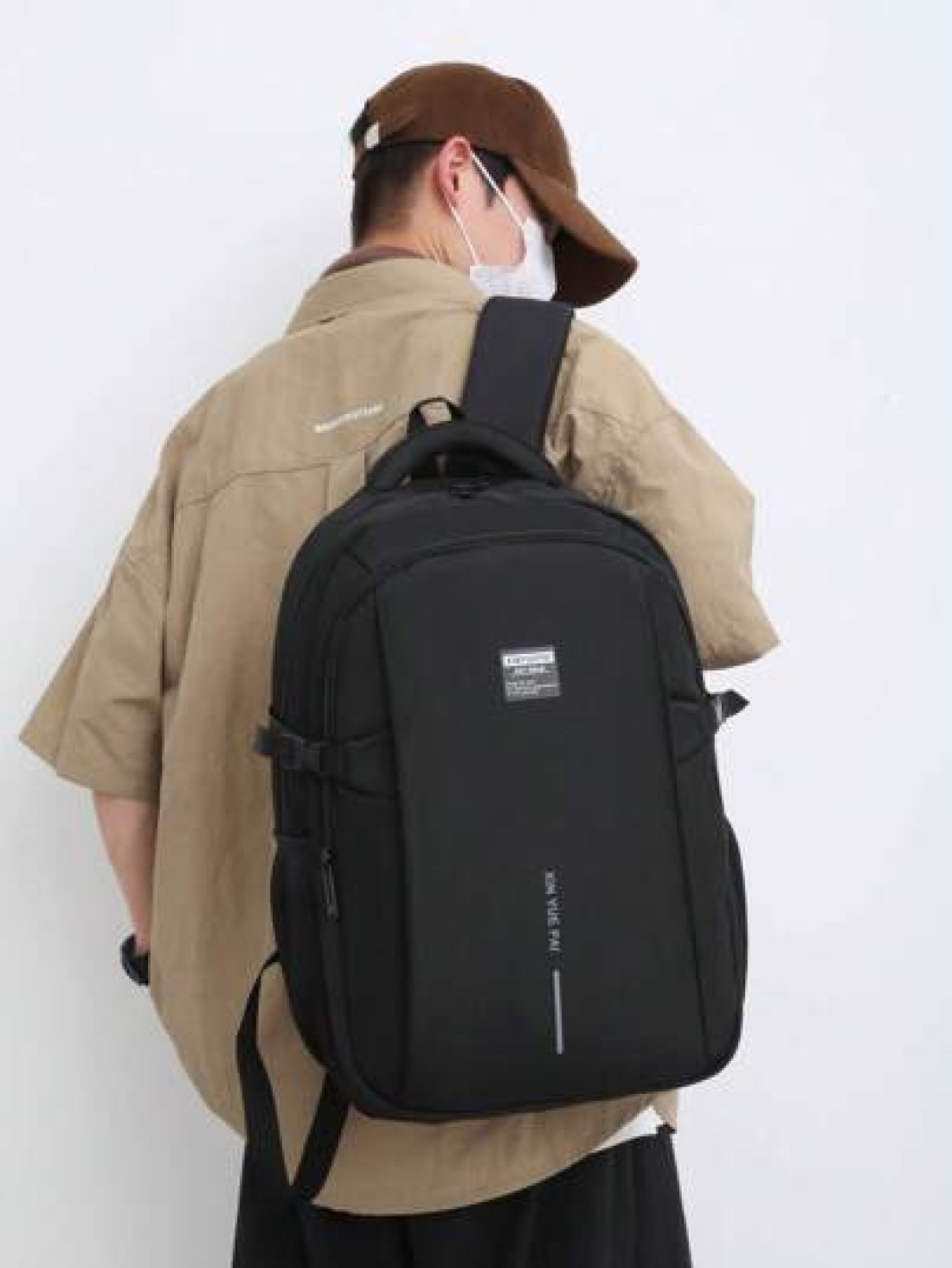 Fashionable Men s Large Capacity Backpack With High End Fabric For Travel And Business
