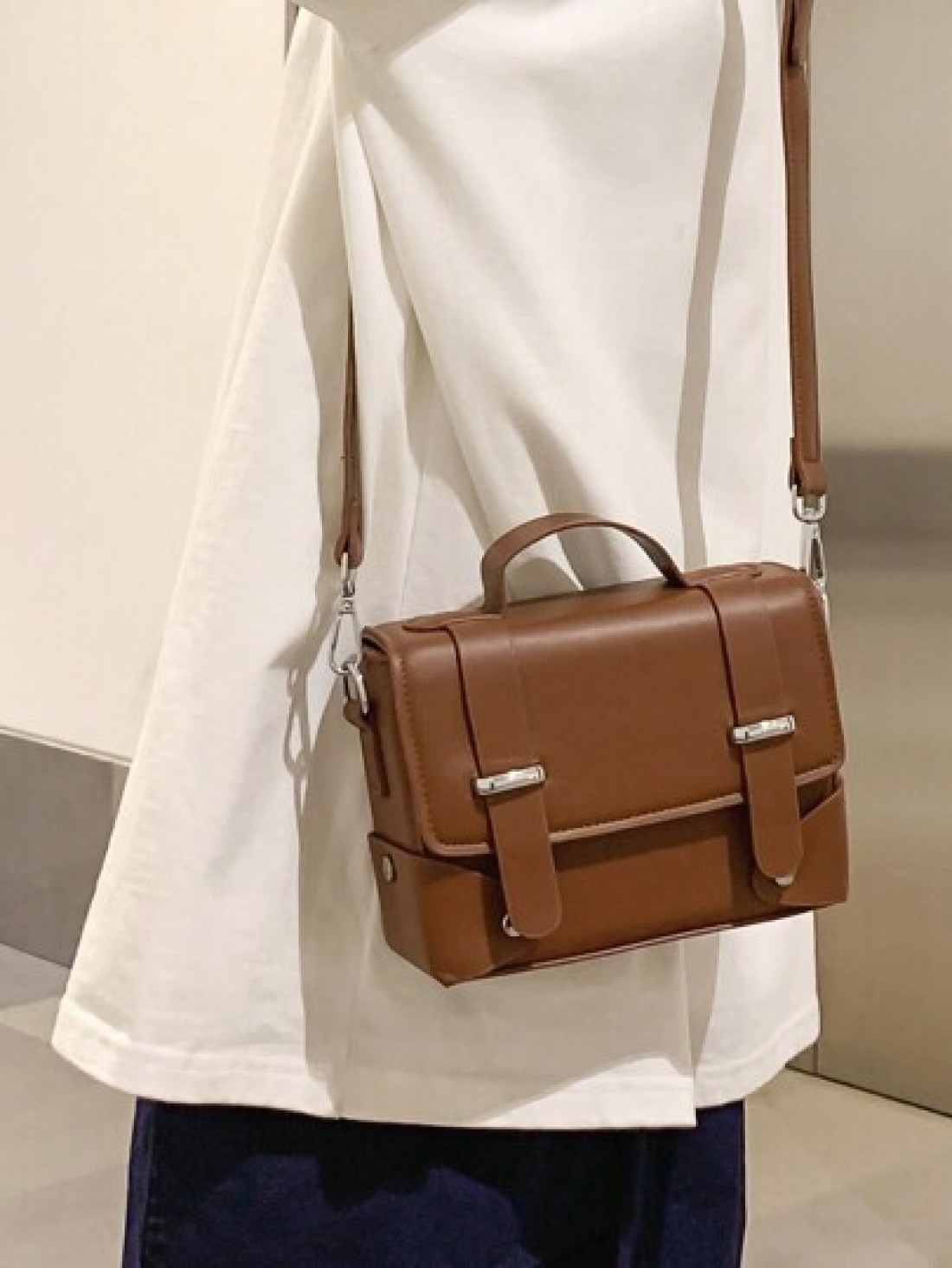 peach tree 1pc Fashionable Solid Color Adjustable Strap Flap Closure Casual Retro Daily Wear Messenger Bag Business Lightweight Waterproof PU Mini Crossbody Bag Christmas Bag Vacation Gifts Retro Bag