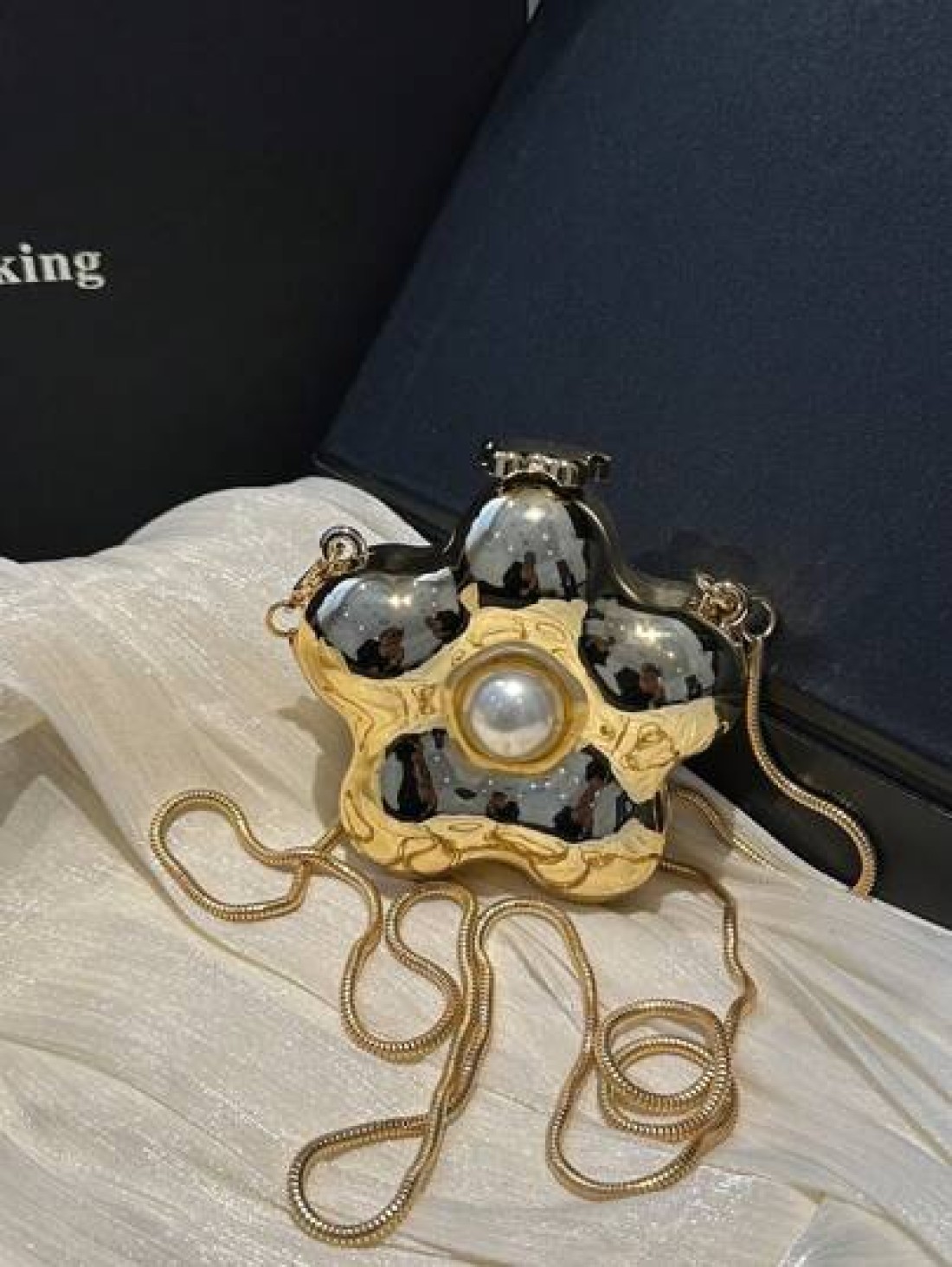 1 Pc New Model Girl s Metal Material Mini Solid Color Flower Shaped Crossbody Bag Buckle Closure Metal Chain Shoulder Strap Exquisite And Fashionable Convenient And Compact Suitable For Daily Travel A