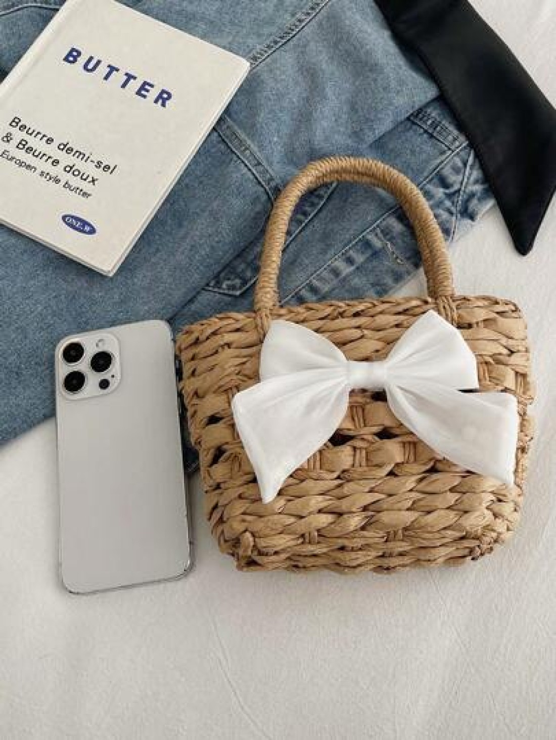 The New Mini Woven Bow Handbag With A Minimum Of 1 Piece Is Stylish And Avant Garde With Ample Capacity And Comfortable Touch It Has Strong Practicality And Is Suitable For Both Boy And Girl To Use Fo