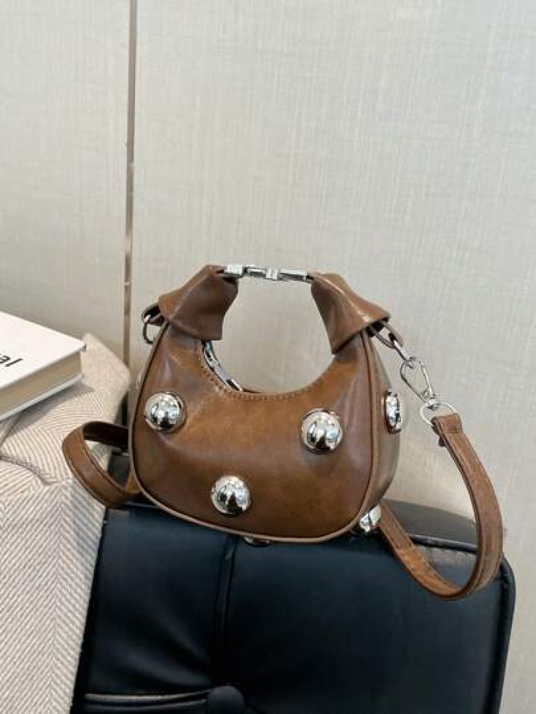 1pc High End Niche Bags Fashionable Shoulder Messenger Bags Mini Handbags Textured Rivet Messenger Bags Personalized Handbags Pu Material Smooth Zipper Fashionable Adjustable Shoulder Straps High End