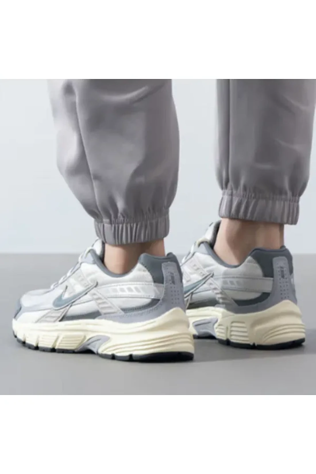 Nike Hq1179-001 Initiator Daily Men's Sneaker