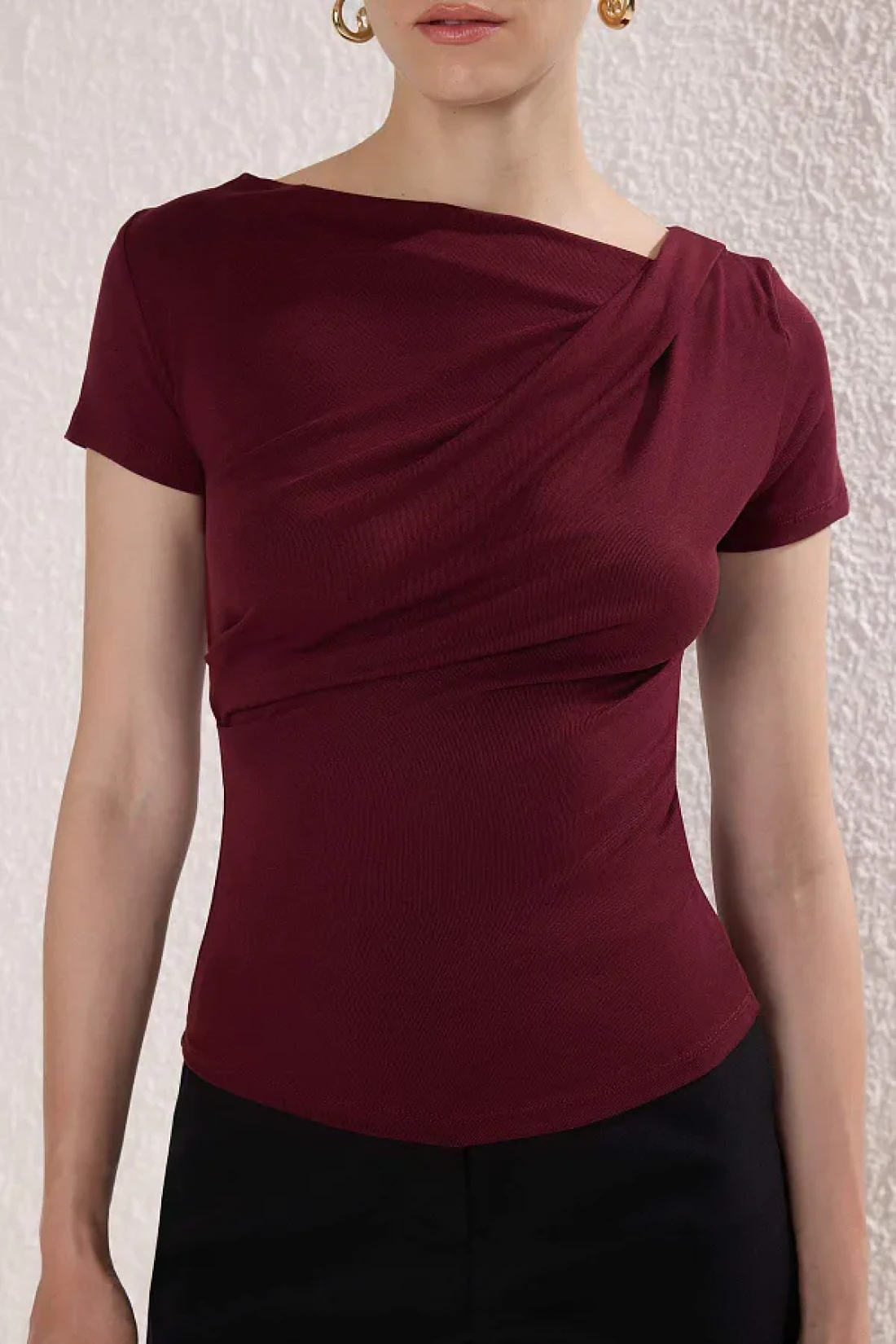 Trendyol Collection بلوزة محبوكة برباط/ثنية باللون العنابي TWOSS25BZ00278