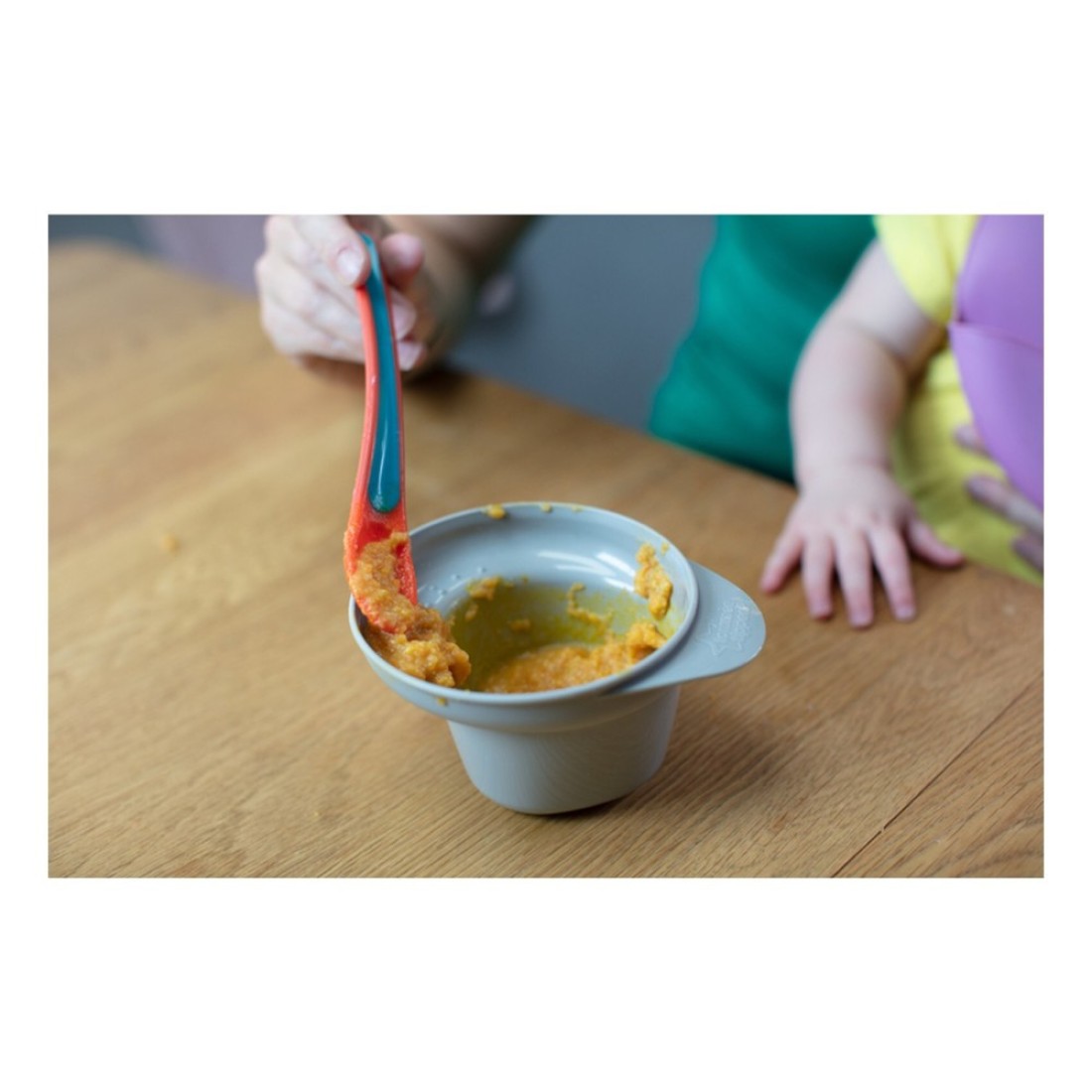 Tommee Tippee On The Go Easy Scoop Feeding Bowls With Travel Lid And Feeding Spoon TT446718
