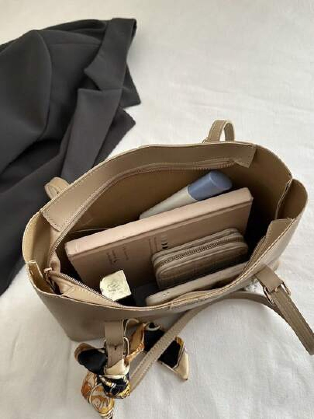 New Fashionable Lightweight Luxury Solid Color High End Versatile Women Shoulder Tote Bag