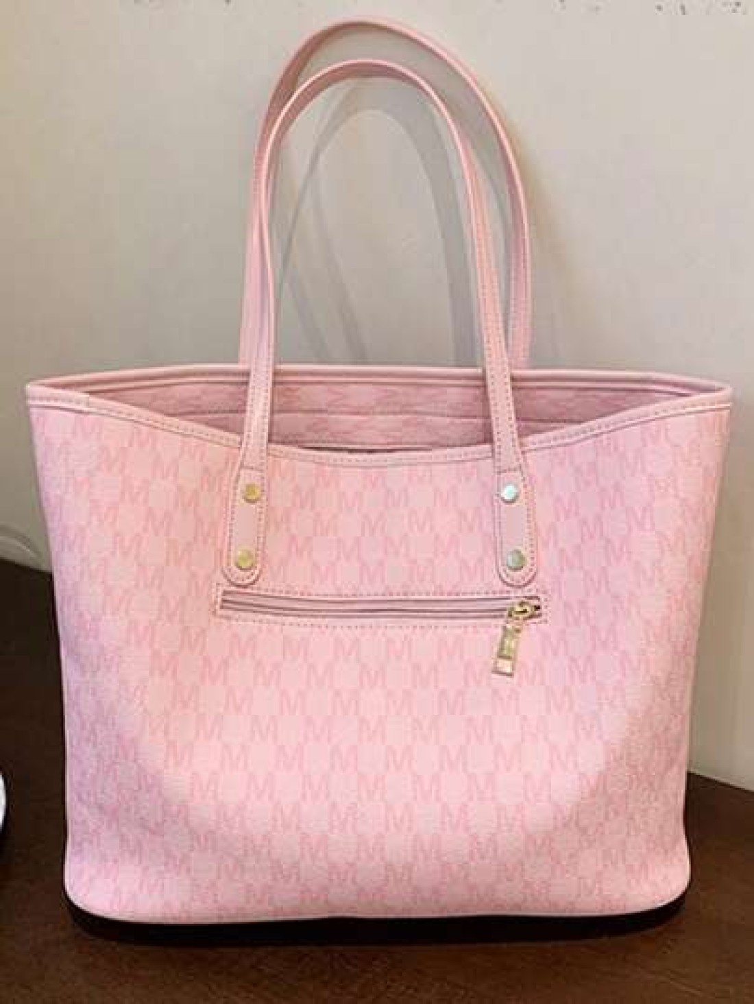 2023 New Fashion Women s Large Capacity Full Body Print Design Letter Pattern Decoration Design Double Handle Tote Bag Suitable For Work And Commuting School Bag Large Capacity Portable Classic Casual
