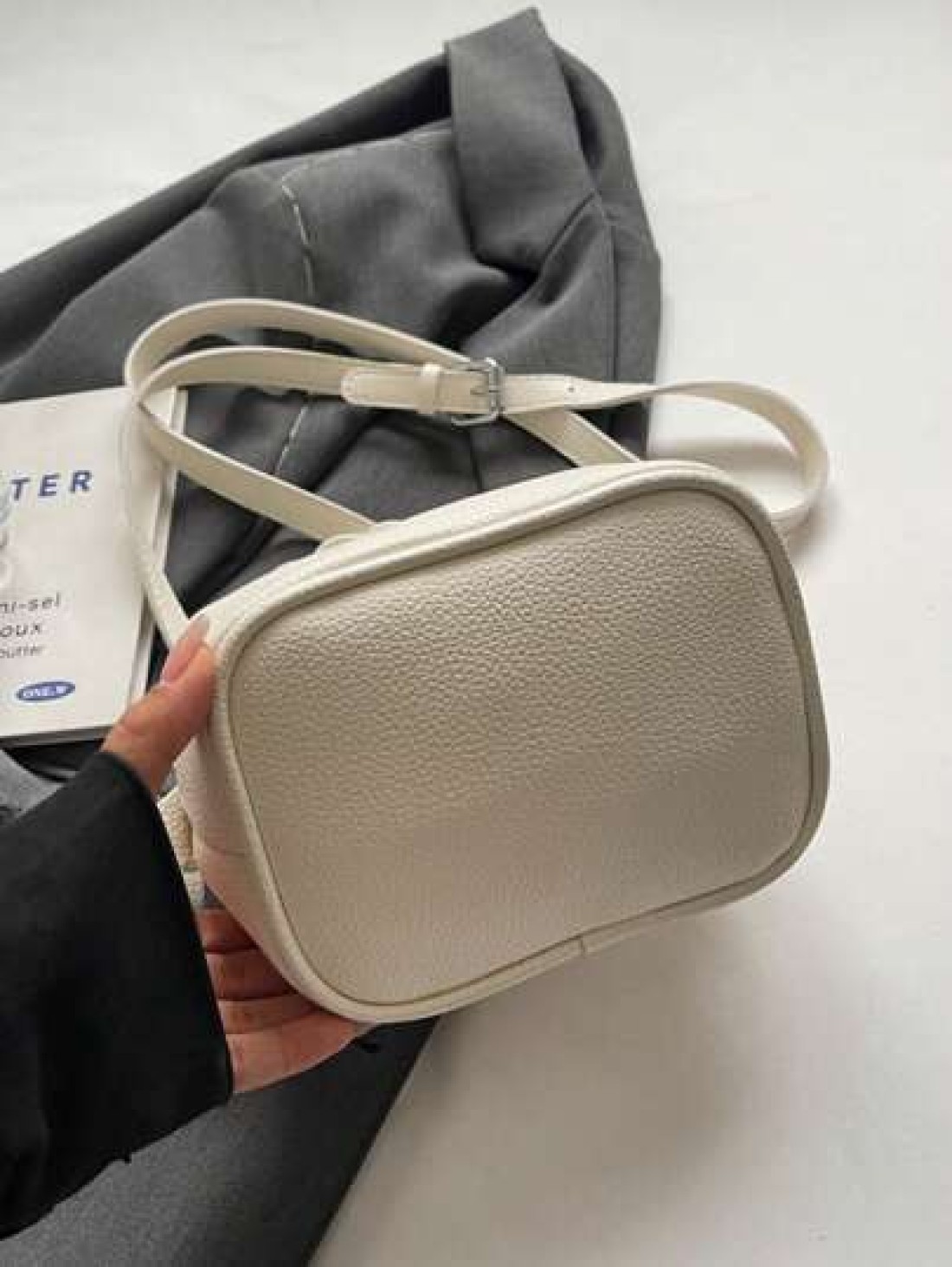 Fashion Joker Pu Waterproof Fabric Letter Pattern Design Metal Pendant Decoration Design Portable Square Bag Preparation Of Portable Elegant Handbag Business Commuter Bag Suitable For Work High End Fa