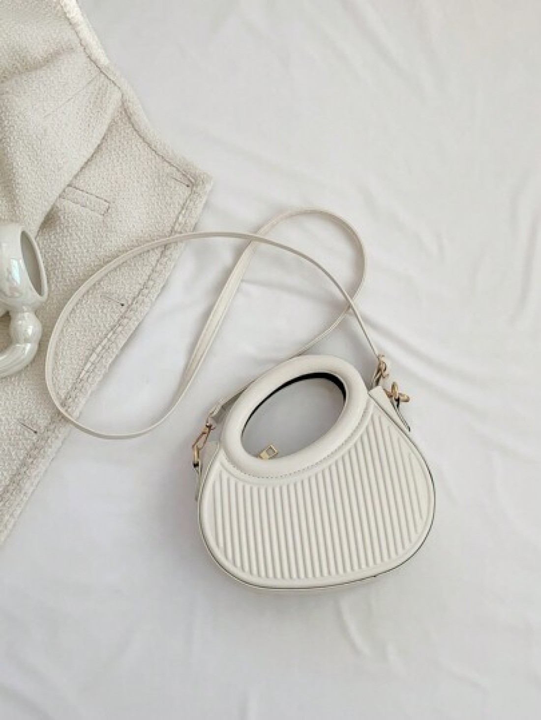 Fashionable Classic Niche Design Gentle Women s Commuting Date Shoulder Crossbody Bag Striped Embossed Handbag Fashionable Round Crossbody Bag Women s Double Handle Novel Wallet