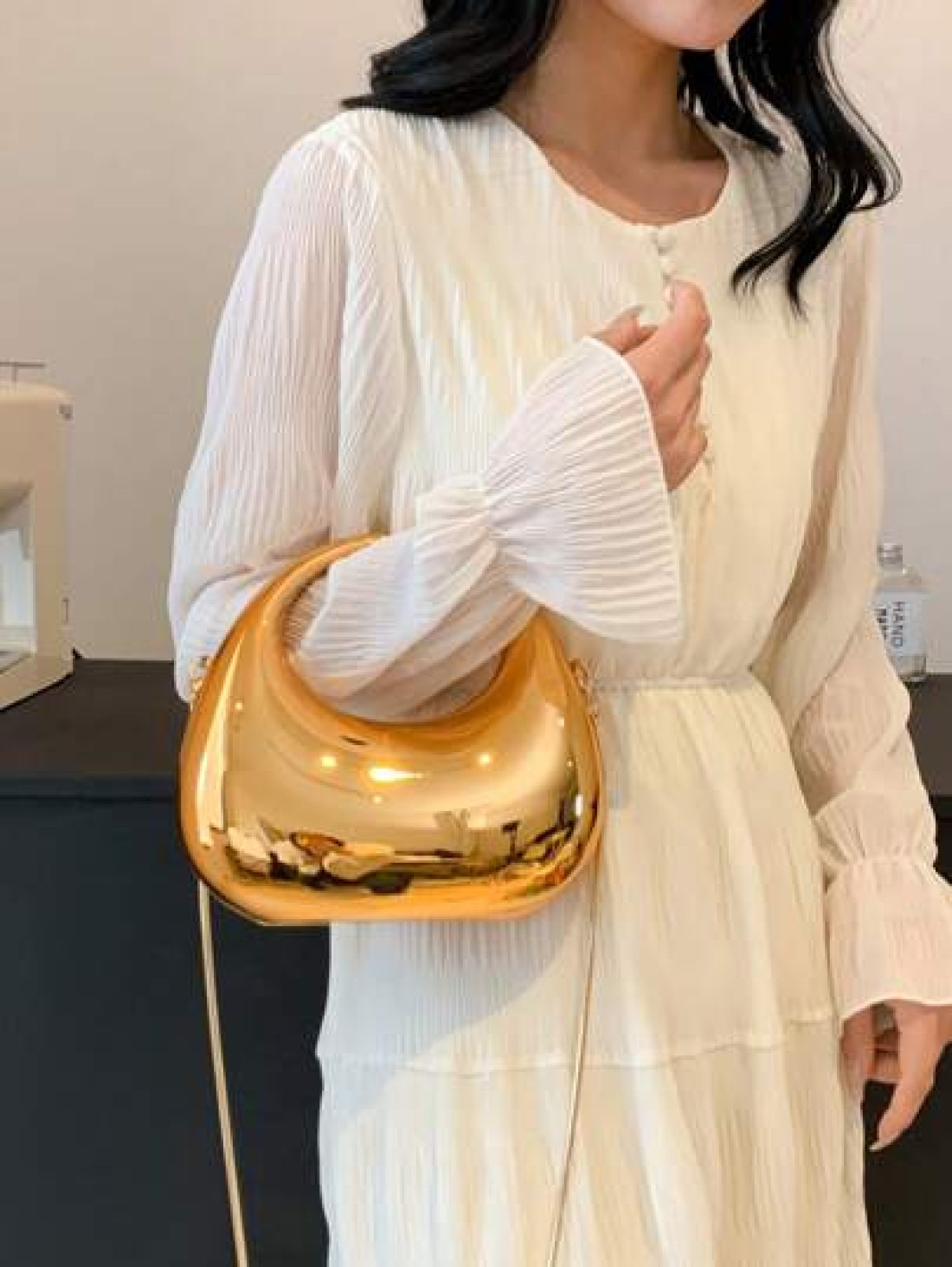 1pc New Arrival Golden Acrylic Clutch Bag Fashionable Personalized Handbag For Evening Party With Light Silver Color Moon Shaped Glittering Surface Detachable Metallic Chain Strap For Crossbody Wearin