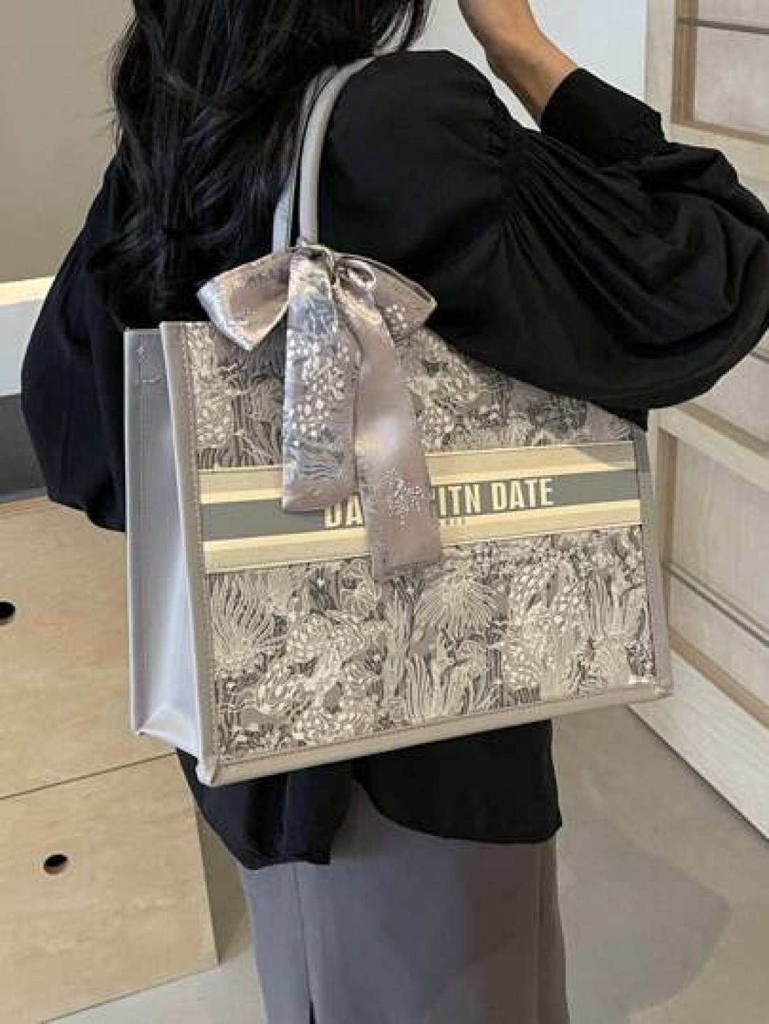 1pc 11in 7 9in 3 9in Fashionable Women s Tote Bag Large Capacity Square Shape Lightweight With Exquisite Silk Scarf Decoration Made Of Scratch And Abrasion Resistant Material Suitable For Shopping Dat