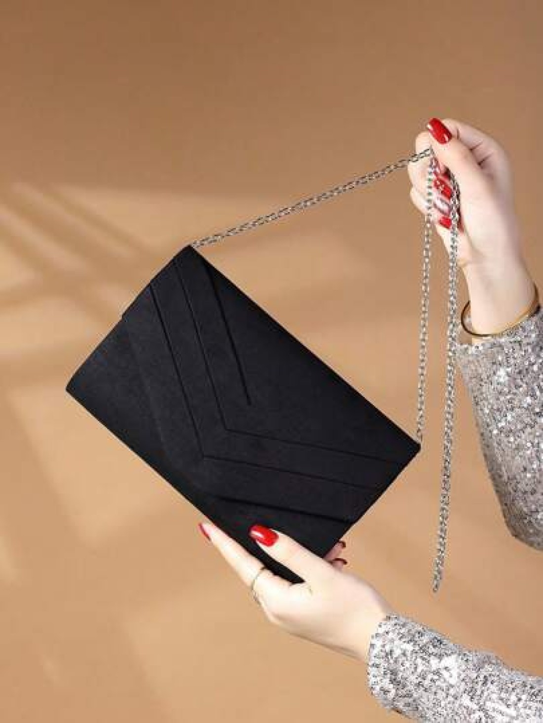 Luxury Evening Bag Glamorous Elegant Refined Alluring Quiet Luxurious Metal Edged Chain Square Velvet Bag Suitable For Ladies Party Girls Brides Perfect For Parties Weddings Galas Dinners Great Gift F