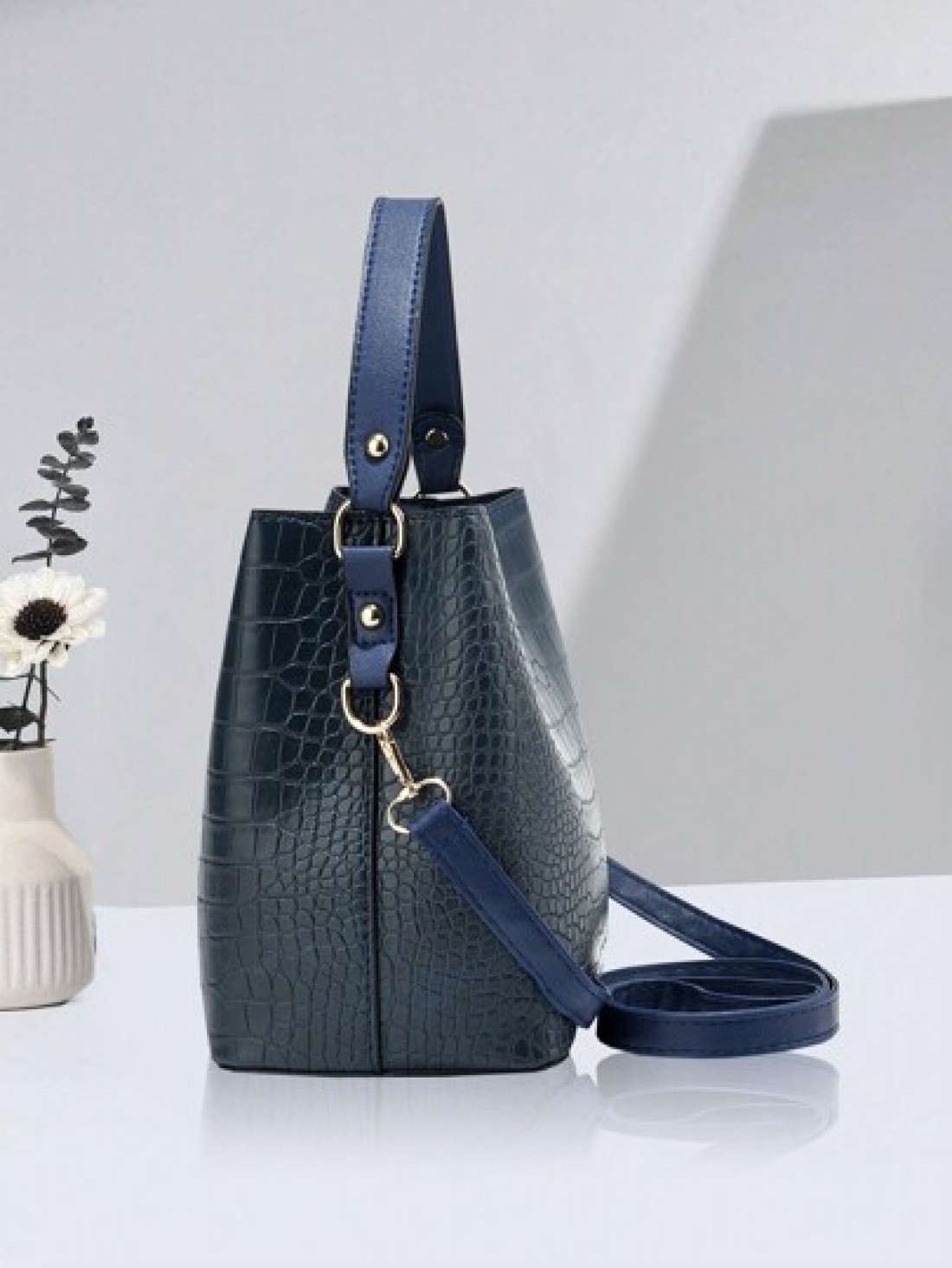 Large Capacity Lightweight Portable And Casual Fashionable Mini Crocodile Embossed Top Handle Bucket Bag Crocodile Embossed Bucket Bag Faux Leather Shoulder Bag Women s Fashion Bag