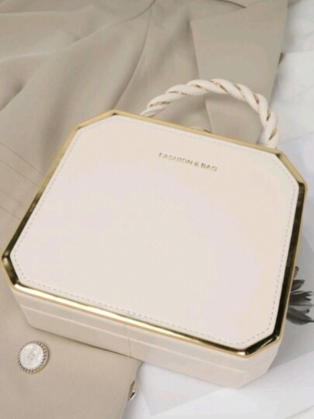 Waterproof Lightweight Business Casual Mini Letter Graphic Chain Box Bag For Teen Girls Women CollegeStudents Rookies White Collar Workers Perfect For Office College Work Business Commute