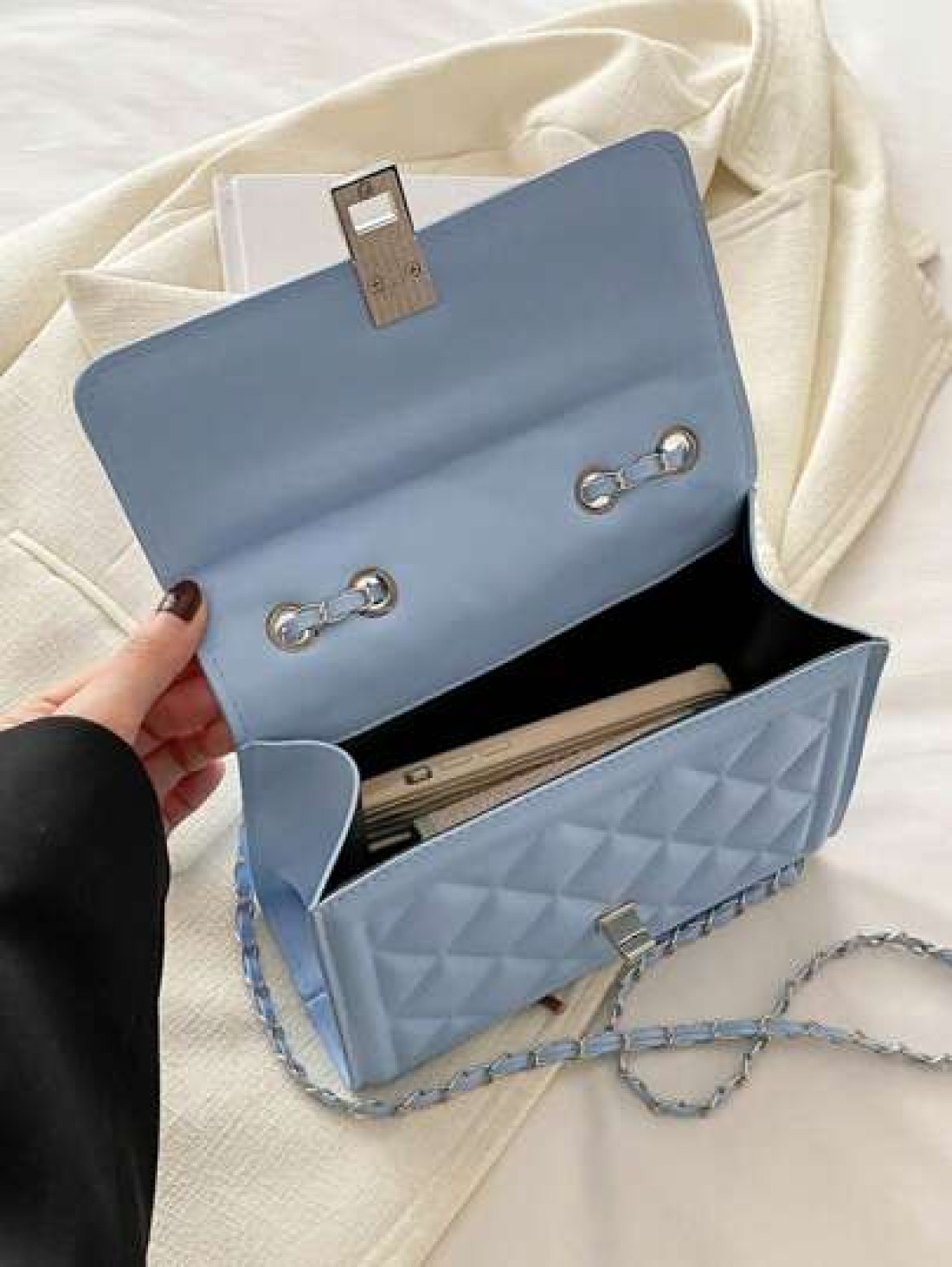 Fashion Solid Color Quilted Square Chain Shoulder Bag Versatile Flap Banquet Evening Bag New Lightweight Handbag Purse Daily Commuting Messenger Bag For White Collar And Student Casual Mobile Phone Co