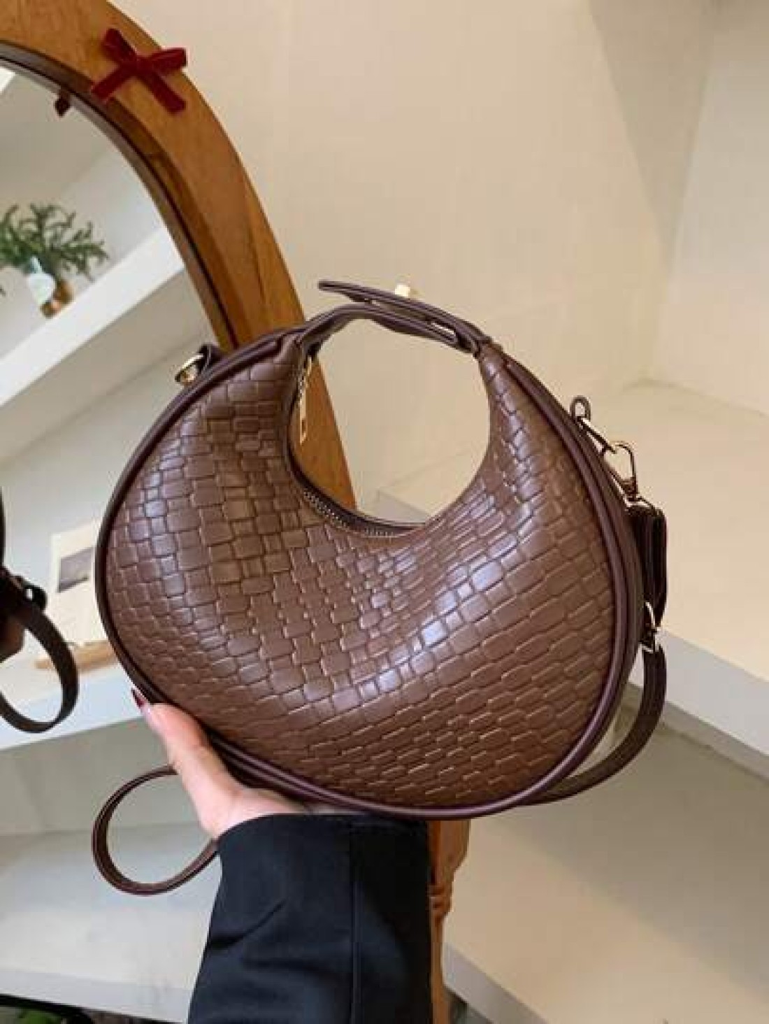 European American Fashion New Women Shoulder Bag Versatile PU Casual Handbag Elegant Shoulder Bag Personality Tote Bag Adjustable Strap Zipper Closure Can Hold Phone Simple Cosmetics Suitable For Ladi