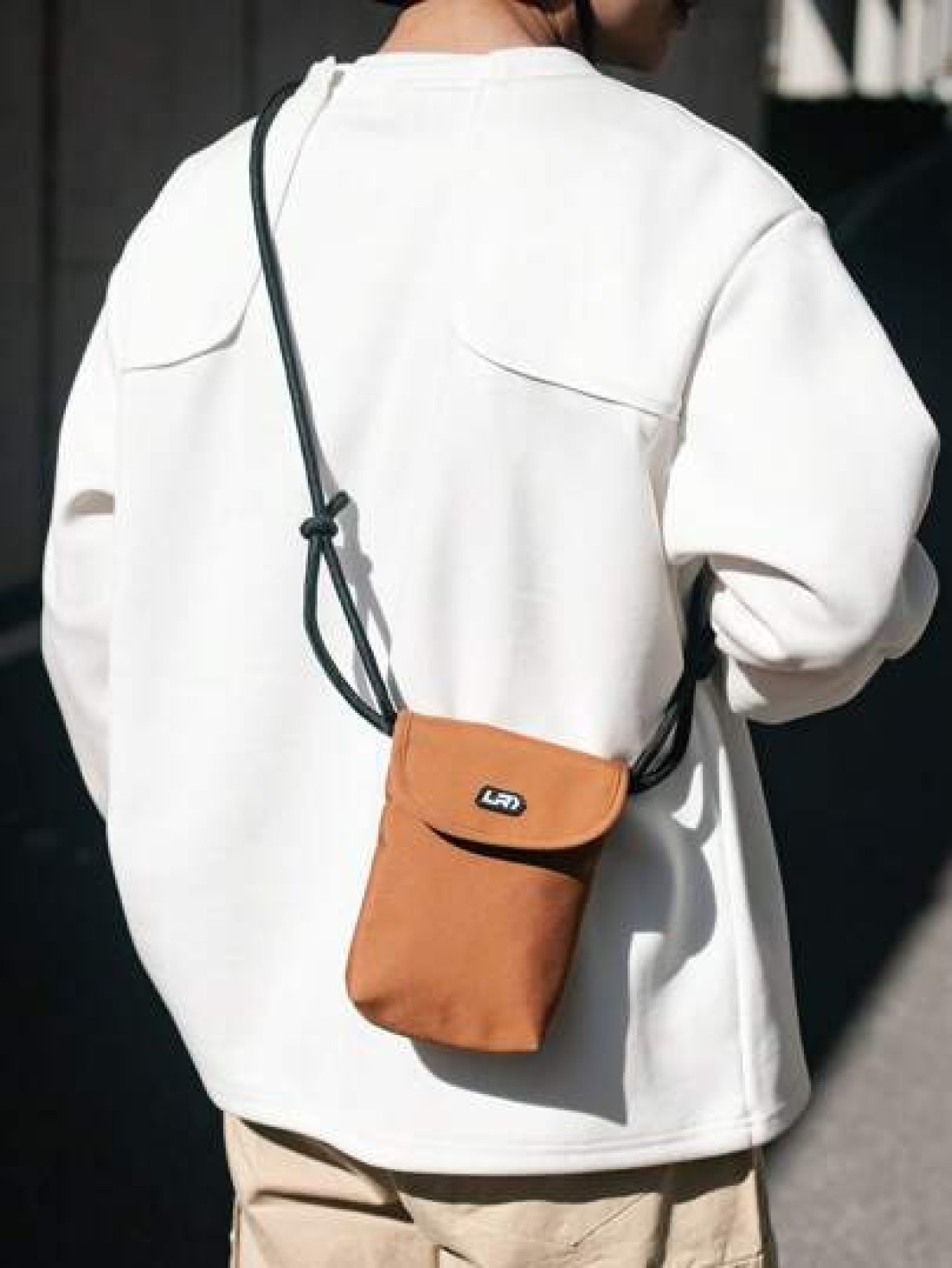 peach tree 1pc Casual Nylon Crossbody Bag For Men Shoulder Bag Messenger Bag Phone Pouch Versatile Daily Use Lightweight Simple Design Suitable For Halloween Outdoor Gift For Boyfriend Students Busine