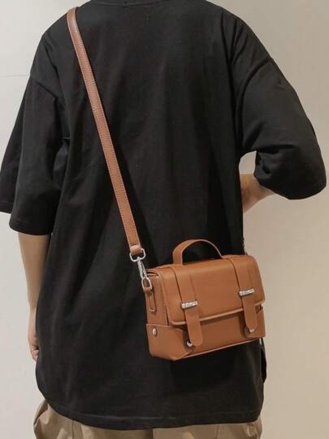 peach tree 1pc Fashionable Solid Color Adjustable Strap Flap Closure Casual Retro Daily Wear Messenger Bag Business Lightweight Waterproof PU Mini Crossbody Bag Christmas Bag Vacation Gifts Retro Bag