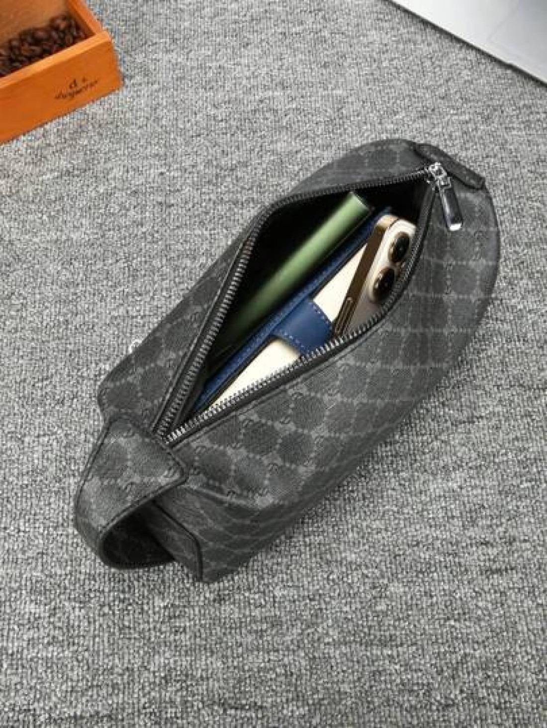 New Fashionable Light Luxury Texture Large Capacity Men s Casual Plaid Handbag Xiao s Versatile Business Commuter Small Bag Luxury Bags Pillow Bag Men