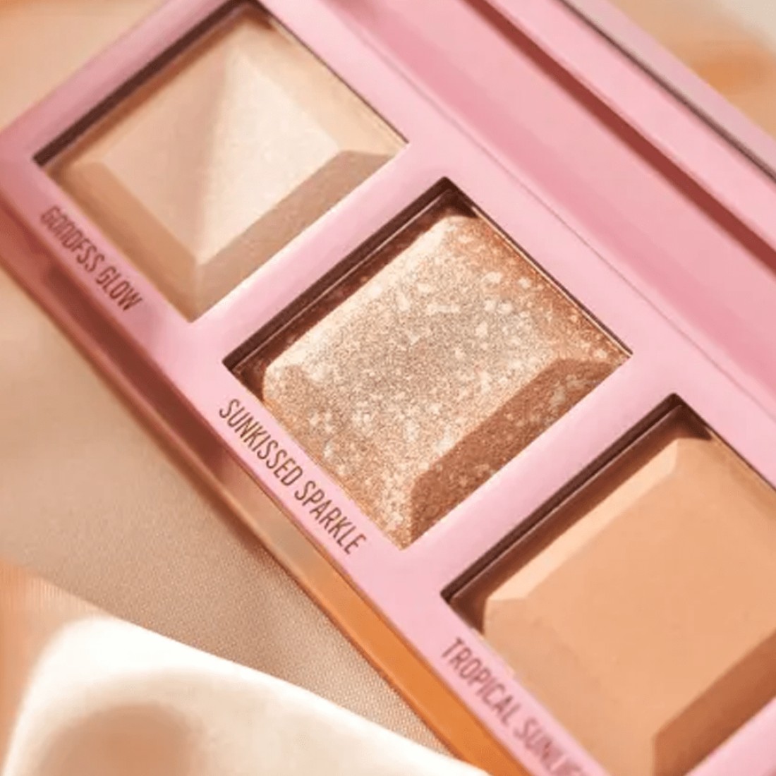 Essence Love That Glow & Bronze Palette