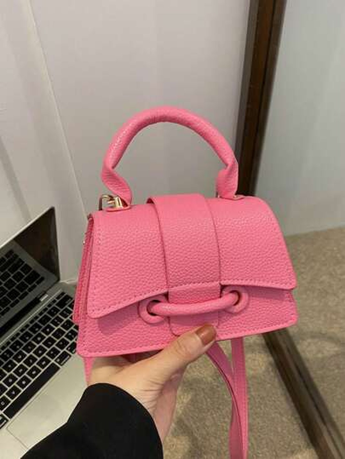 This Year Small Square Bags Are Popular Simple And Stylish Versatile Can Be Hand Carried Shoulder Carried Or Cross Body Suitable For Women