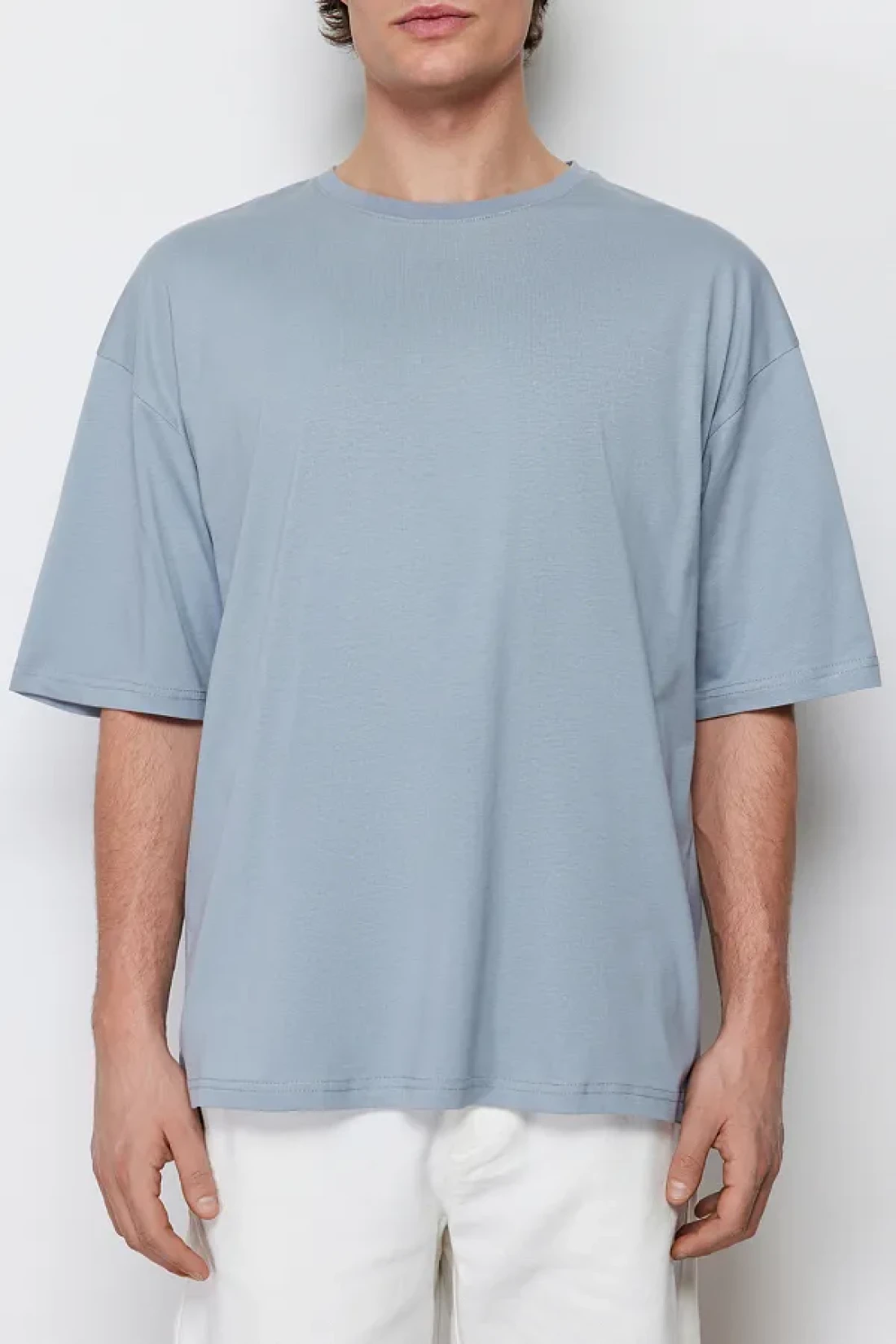 Trendyol Collection تي شيرت قطني واسع القطع مطبوع عليه زهور رمادية - TMNSS21TS1223