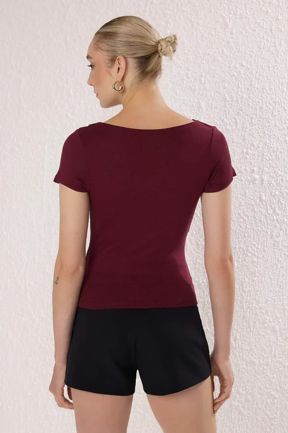Trendyol Collection بلوزة محبوكة برباط/ثنية باللون العنابي TWOSS25BZ00278