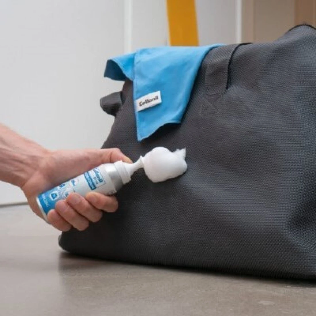 Collonil Bleu Hygiene Foam &ndash; Deep-Cleaning Foam for Leather &amp; Textiles, 125ml