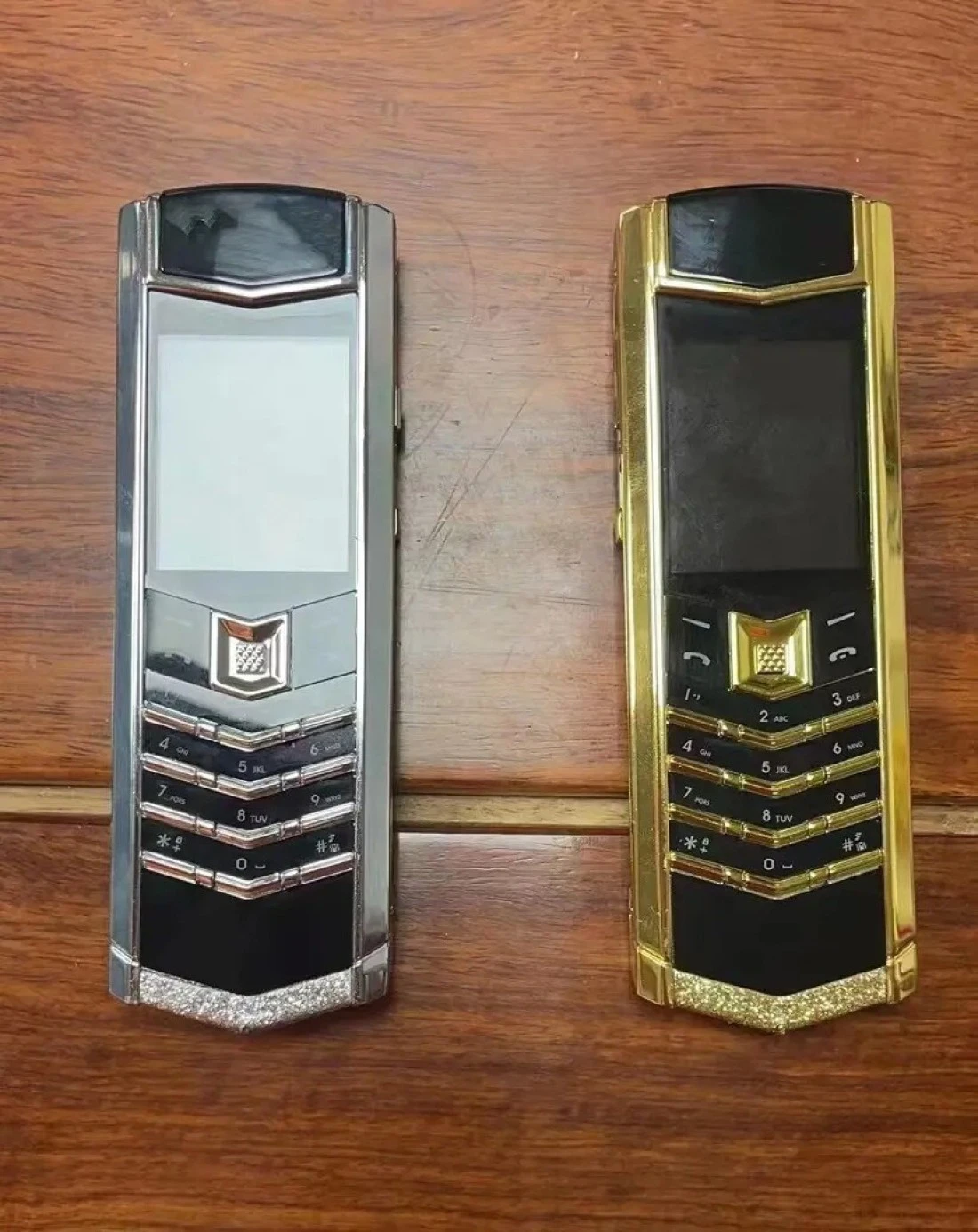 Luxury Vertue Mini Phone V10 &ndash; Unlocked GSM Keypad Cell Phone with Leather Back Cover, Dual SIM, Bluetooth, and Long Battery Life