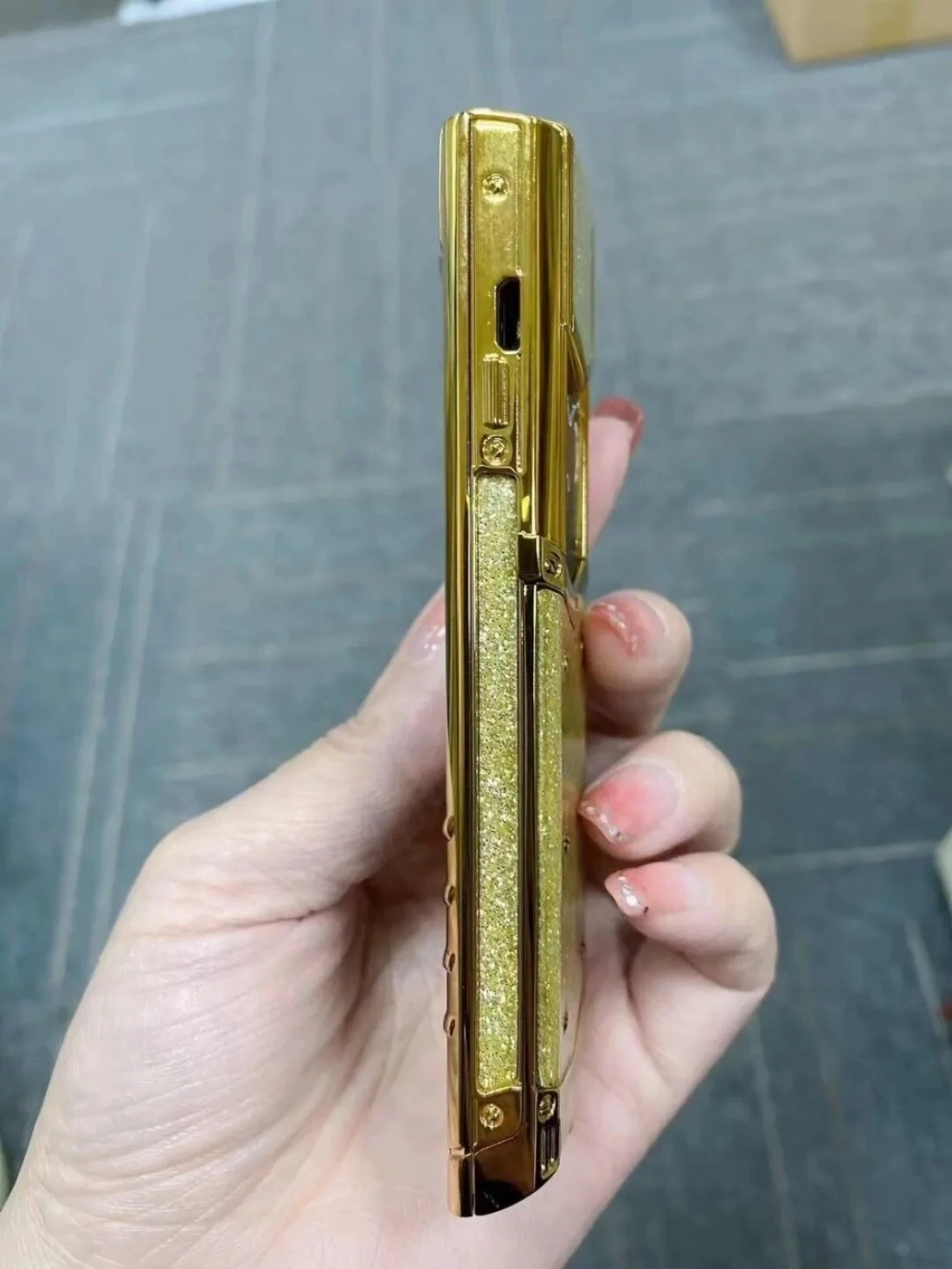 Luxury Vertue Mini Phone V10 &ndash; Unlocked GSM Keypad Cell Phone with Leather Back Cover, Dual SIM, Bluetooth, and Long Battery Life