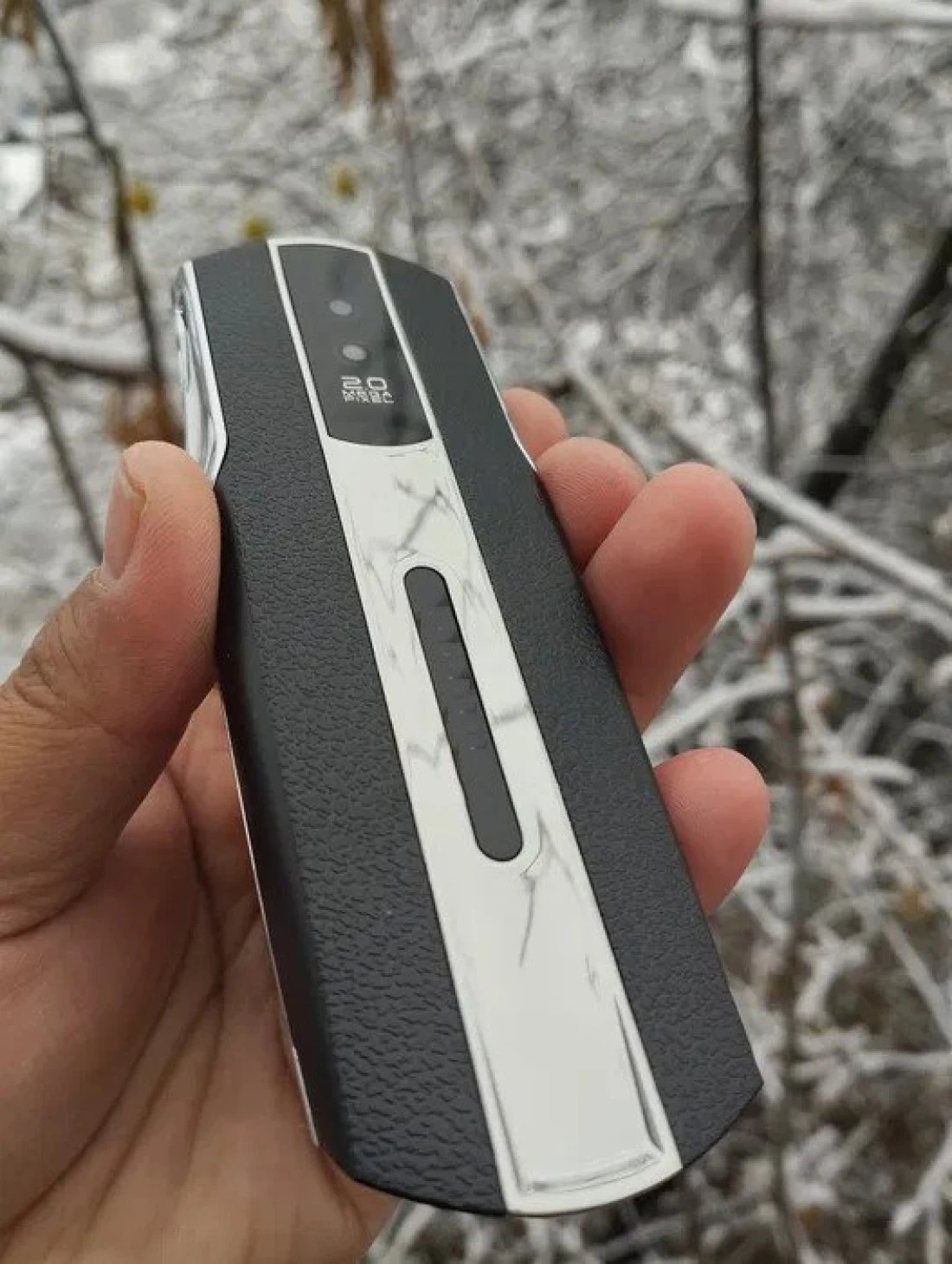 هاتف محمول غير ذكي، مفتوح بتقنية الجيل الثاني - مزود ببطاقة SIM مزدوجة، ولوحة مفاتيح، وأزرار كبيرة، ومكبر صوت، وهيكل معدني، وبطارية طويلة العمر مثالي لكبار السن والاستخدام البسيط.