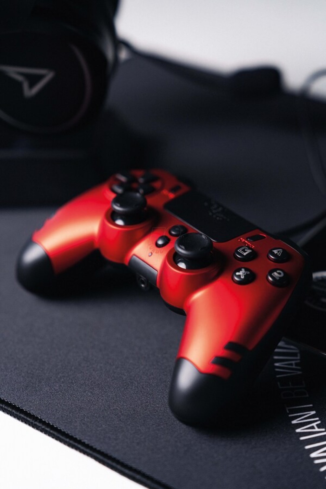 STEELPLAY PS4/PC SLIMPACK WIRELESS CONTROLLER - RUBY RED