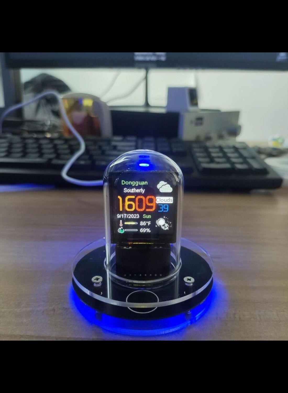 Smart 1.54&quot; IPS Display Clock: WiFi, RGB, Weather Updates - 4 Modes, High-Res Album, Customizable Colors &amp; GIFS, Auto Night Mode, Easy Weather Access