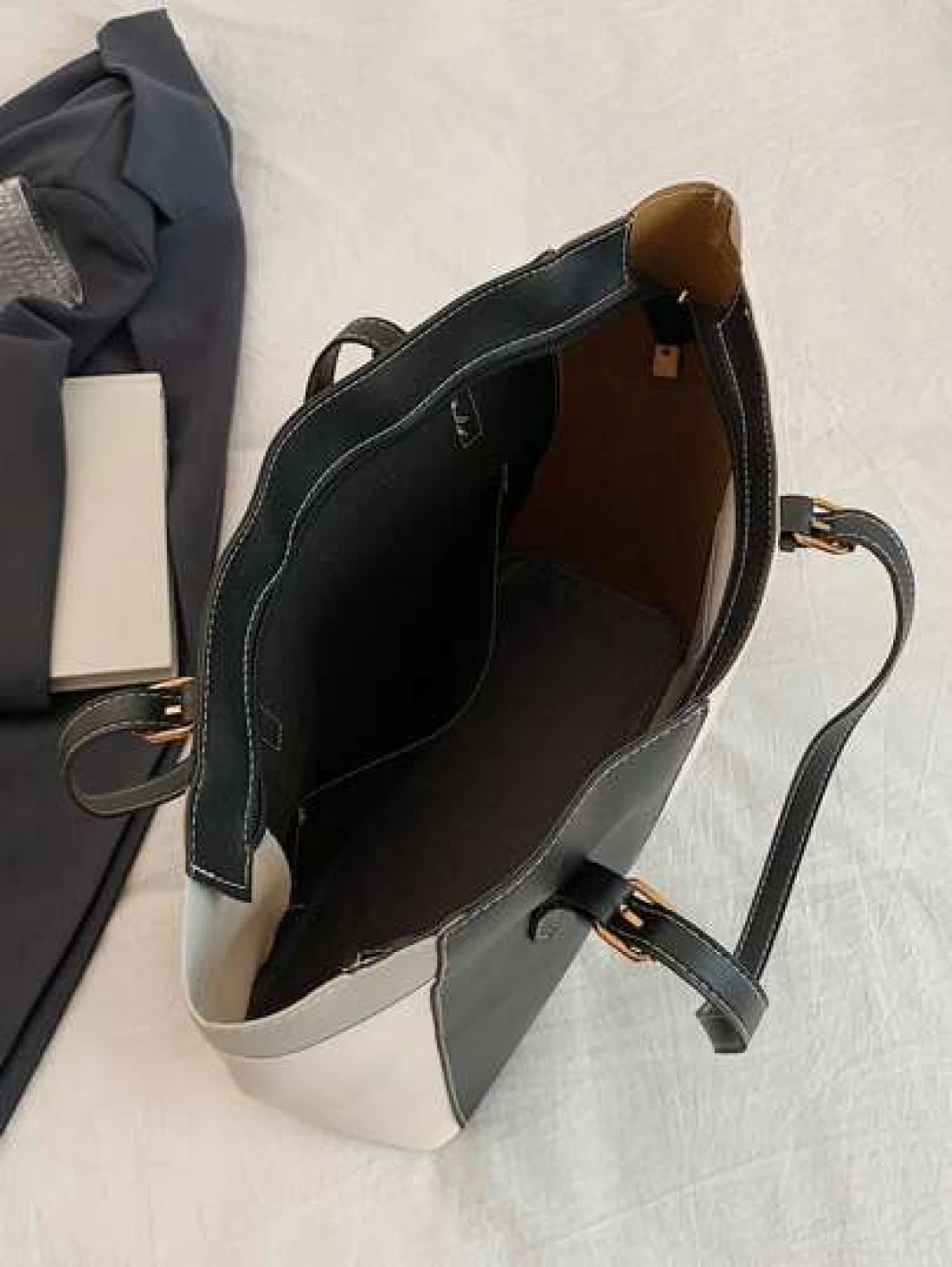 Fashionable Large Capacity Multi Pocket Over The Shoulder Tote Bag 32 12 28cm Casual Women s Large Handbag Fits Laptop Simple Stylish For Leisure Holiday