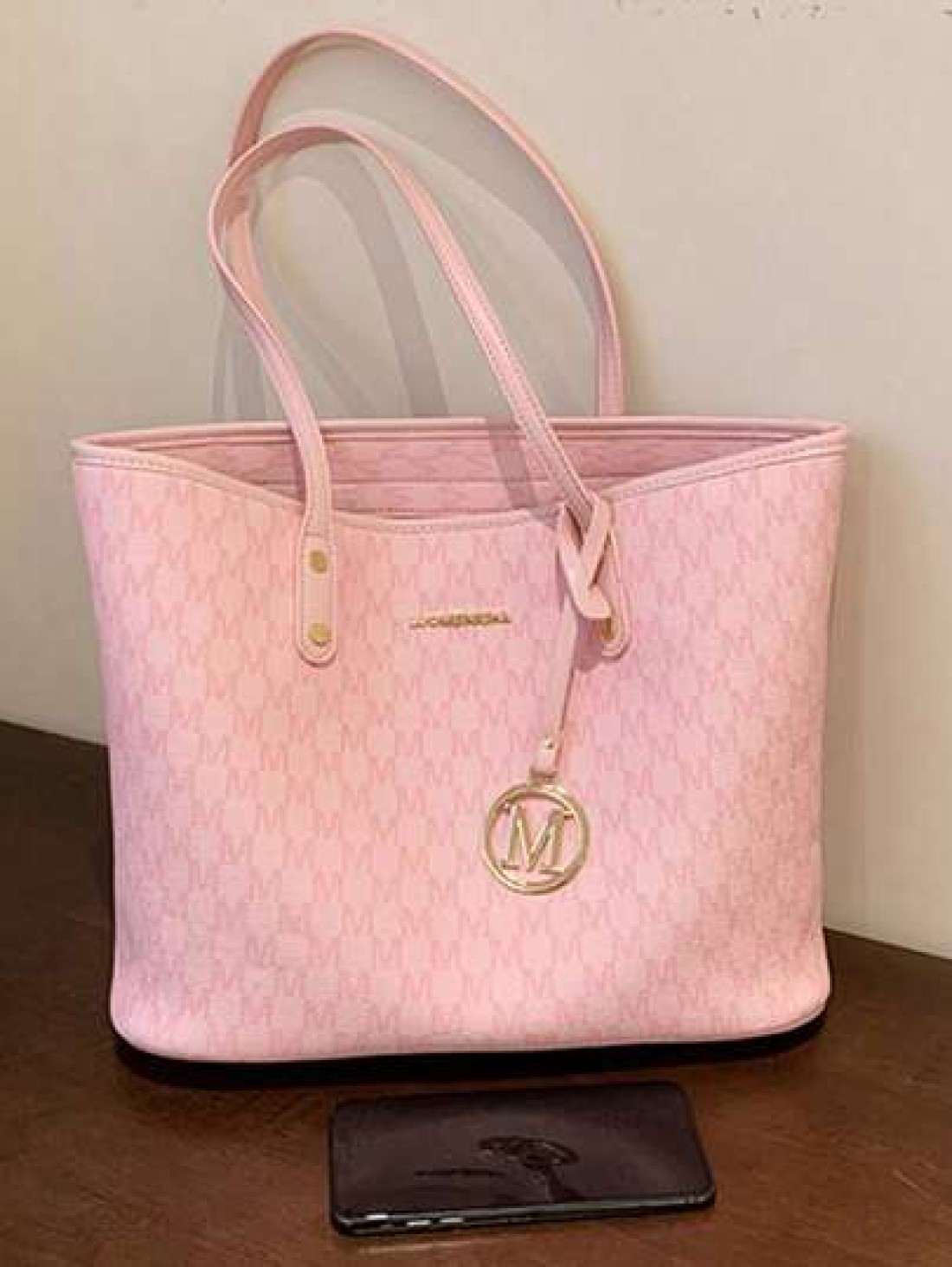 2023 New Fashion Women s Large Capacity Full Body Print Design Letter Pattern Decoration Design Double Handle Tote Bag Suitable For Work And Commuting School Bag Large Capacity Portable Classic Casual