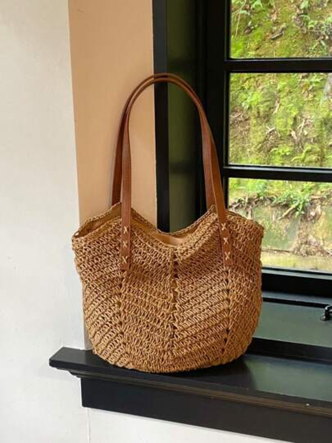 New Large Capacity Straw Tote Bag With Dual Handles For Women Great For Daily Commutes Shopping And Traveling Lightweight And Convenient Design Makes It Perfect For Teenagers College Girls And Outdoor