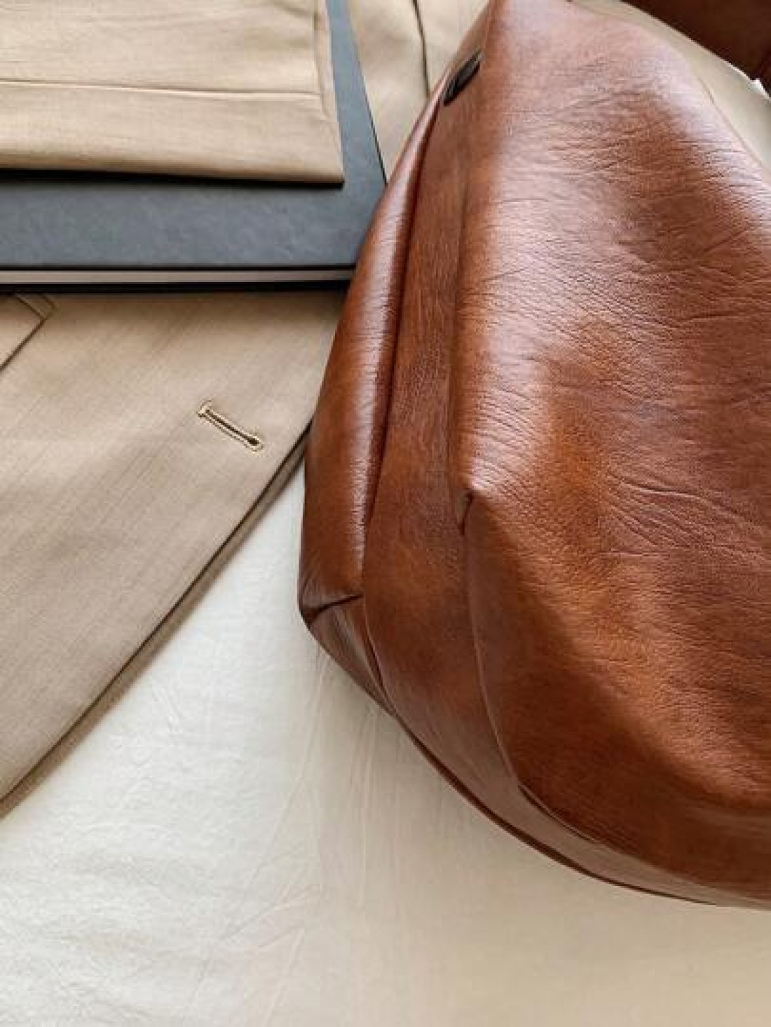 KVKY Large Retro Style Hobo Bag Large Capacity PU Tote Bag Women s Casual Shoulder Bag Armpit Bag With Zipper Suitable For Shopping Commuting Work And School Suitable For College Students White Collar