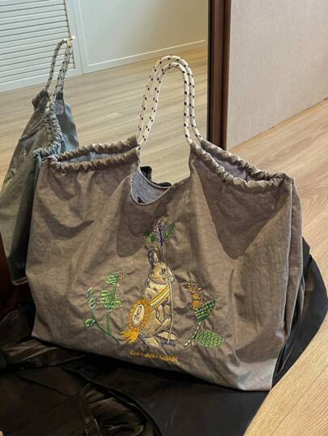 2025 New Women Large Capacity Commuter Tote Bag Unique Design Casual Shoulder Bag Fashionable Handbag With Comfortable Nylon Fabric Contrast Color Spacious Suitable For Autumn Winter