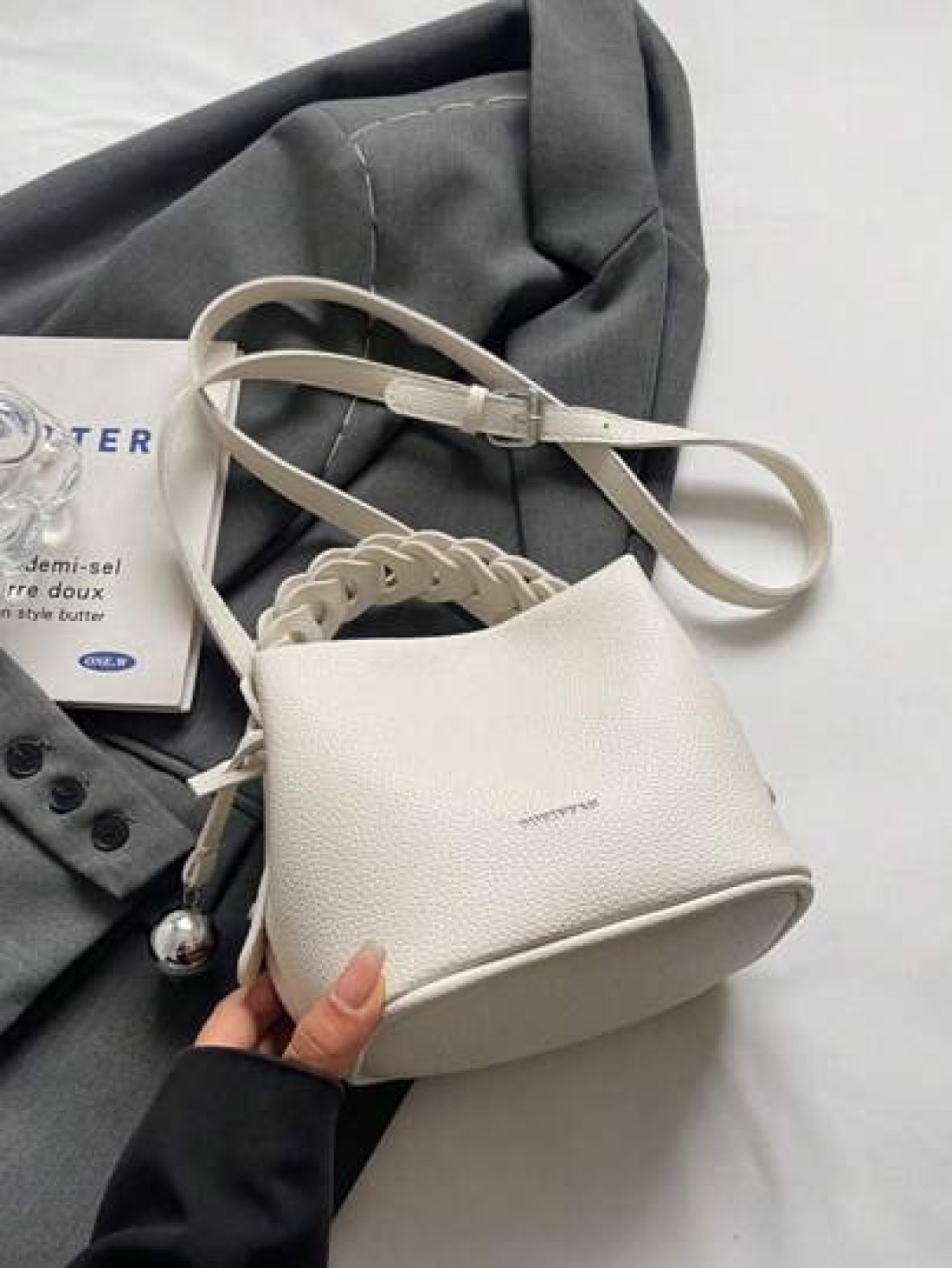Fashion Joker Pu Waterproof Fabric Letter Pattern Design Metal Pendant Decoration Design Portable Square Bag Preparation Of Portable Elegant Handbag Business Commuter Bag Suitable For Work High End Fa