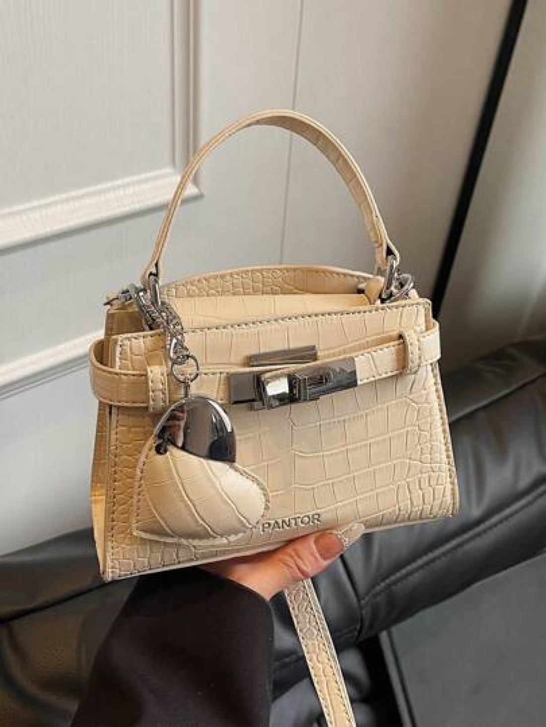 High End Crocodile Pattern Ladies Handbag High End Simple Letter Decoration Adjustable Shoulder Strap Messenger Bag Fashionable Strap Hardware Decoration Shoulder Commuter Bag Magnetic Buckle Opening