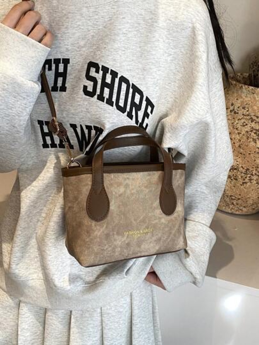 2024 New Fashionable And Women Bag With Texture Shoulder And Crossbody Design Unique Small Batch Handbag