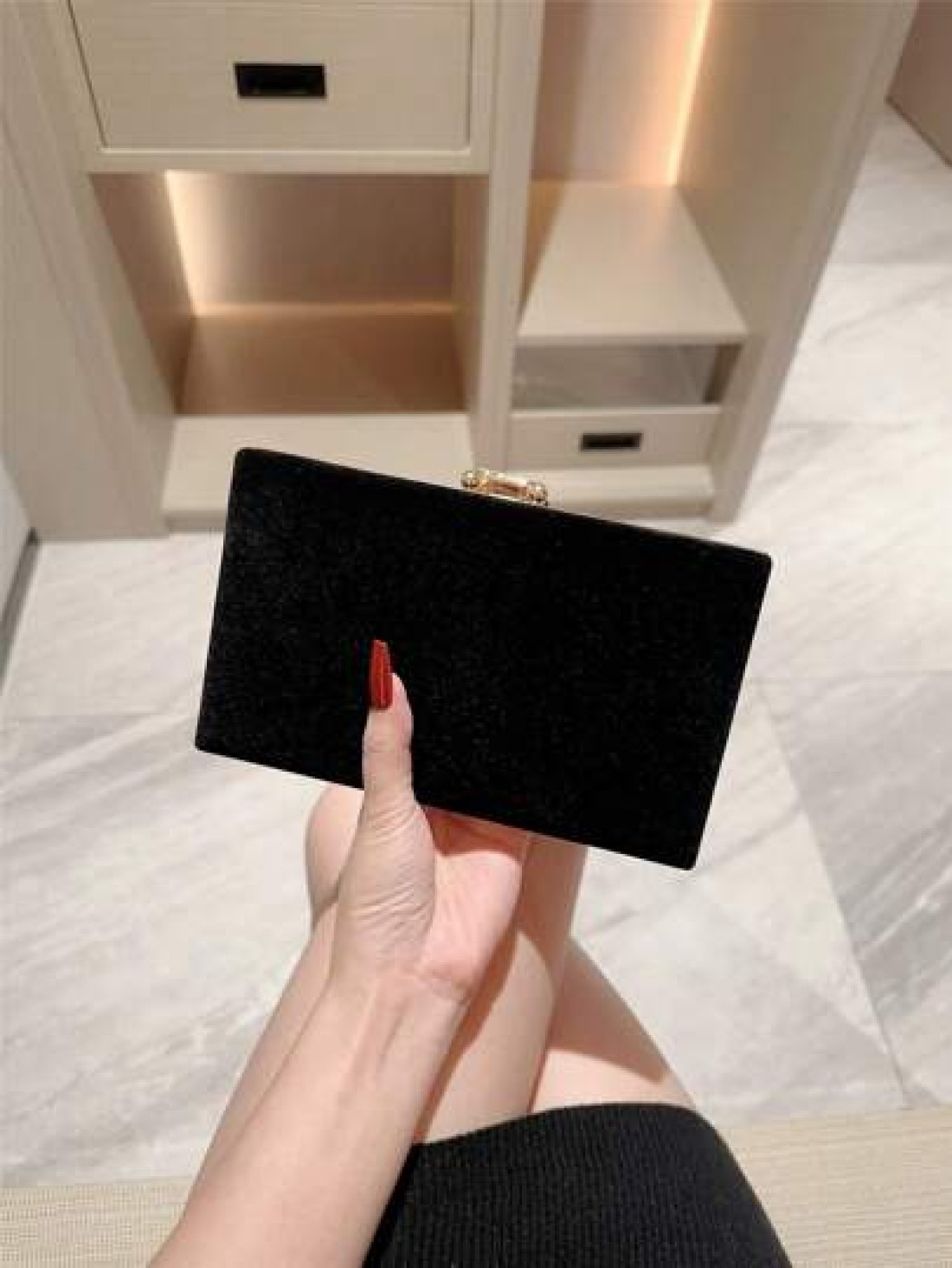 1pc Luxury Velvet Box Shaped Evening Bag Party Bag With Sparkly Crystal Button Decor Suitable For Formal Gown Prom Wedding Banquet Perfect For Party Wedding Prom Dinner Banquet Matching With Holiday P