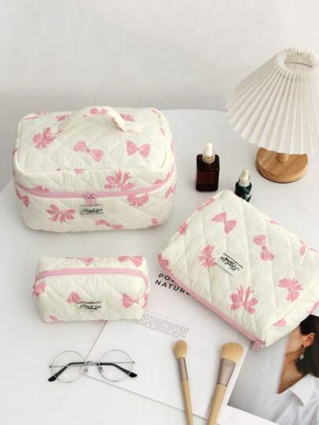 1Piece Bow Travel Toiletry Bag With Handle Quilted Fabric Large Capacity Women Handle Cosmetic Bag Cosmetic Brushes Storage Make Up Organizer Travel Skincare Makeup Pouch For For Bathroom For College