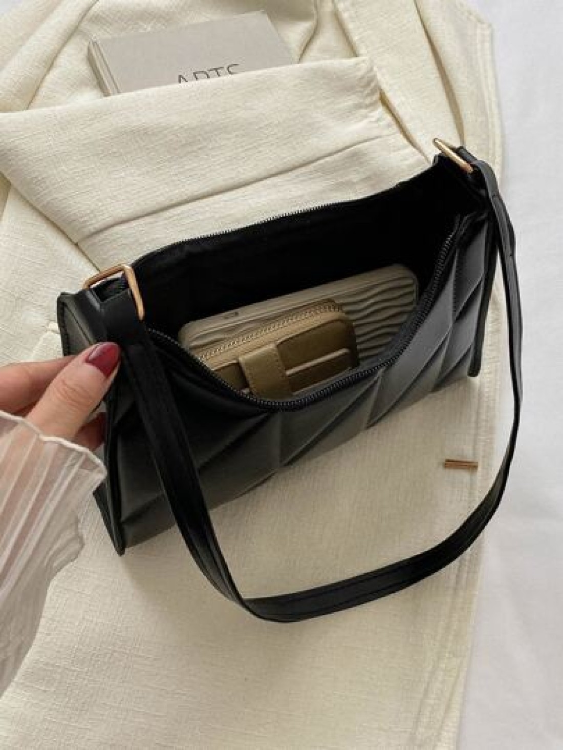 Lightweight Business Casual Mini Quilted Flap Fashionable Square Bag For Teen Girls Women College Students Rookies White Collar Workers Perfect For Office College Work Business Commute Outdoors Travel