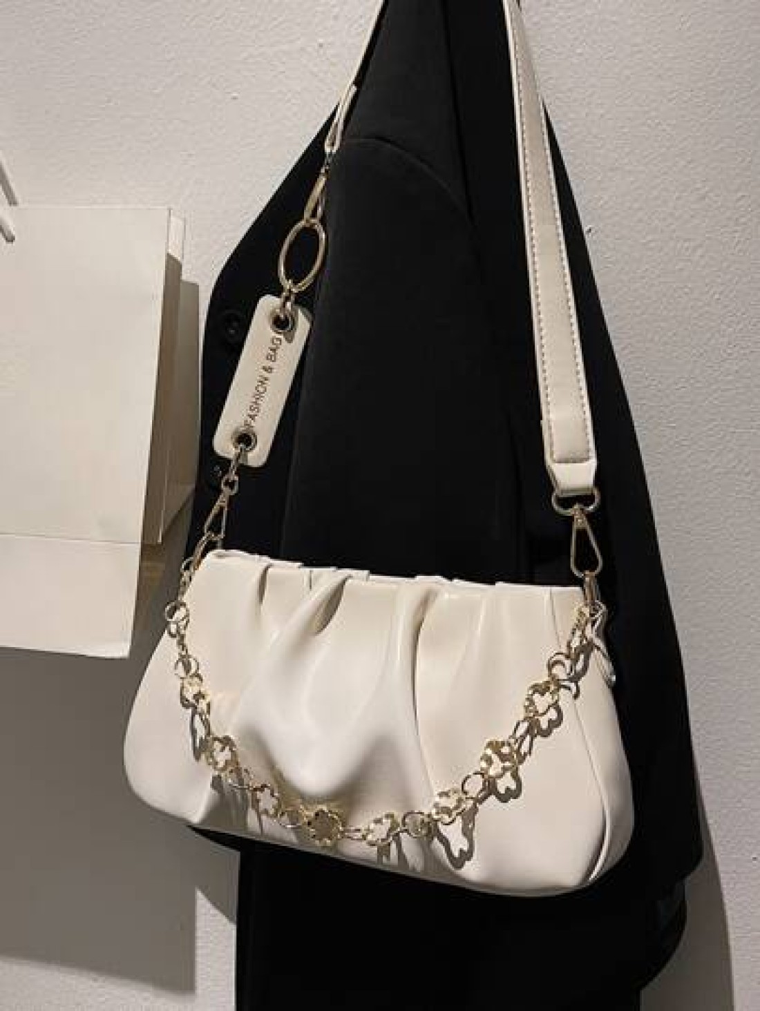 CONTAINEVERY Fashionable Moire Chain Decor Ruched Bag Classic Carryalls Latest Stylish Cloud Sling Bag With Chain Handle And Detachable Strap Beige For Women Rookies White Collar Workers For Teacher G