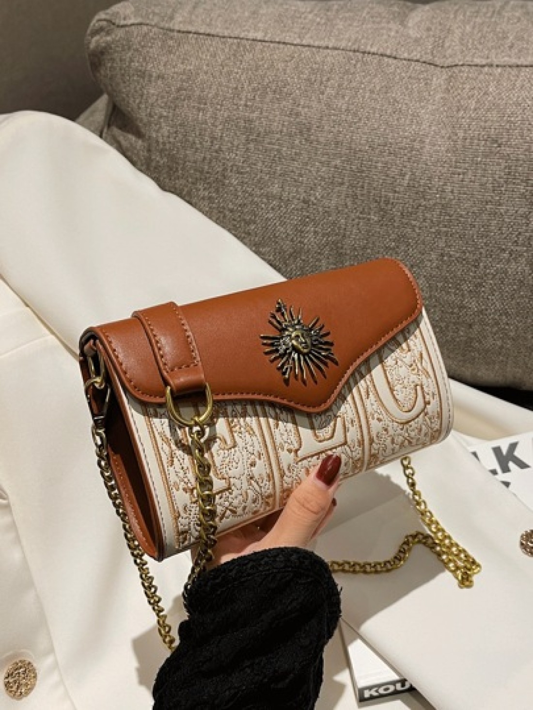 In 2024 The New Fashion Classic Letter Embroidery Printing Design Contrast Design French Baguette Bag Metal Buckle Decoration Design Shoulder Bag Is Suitable For Shopping