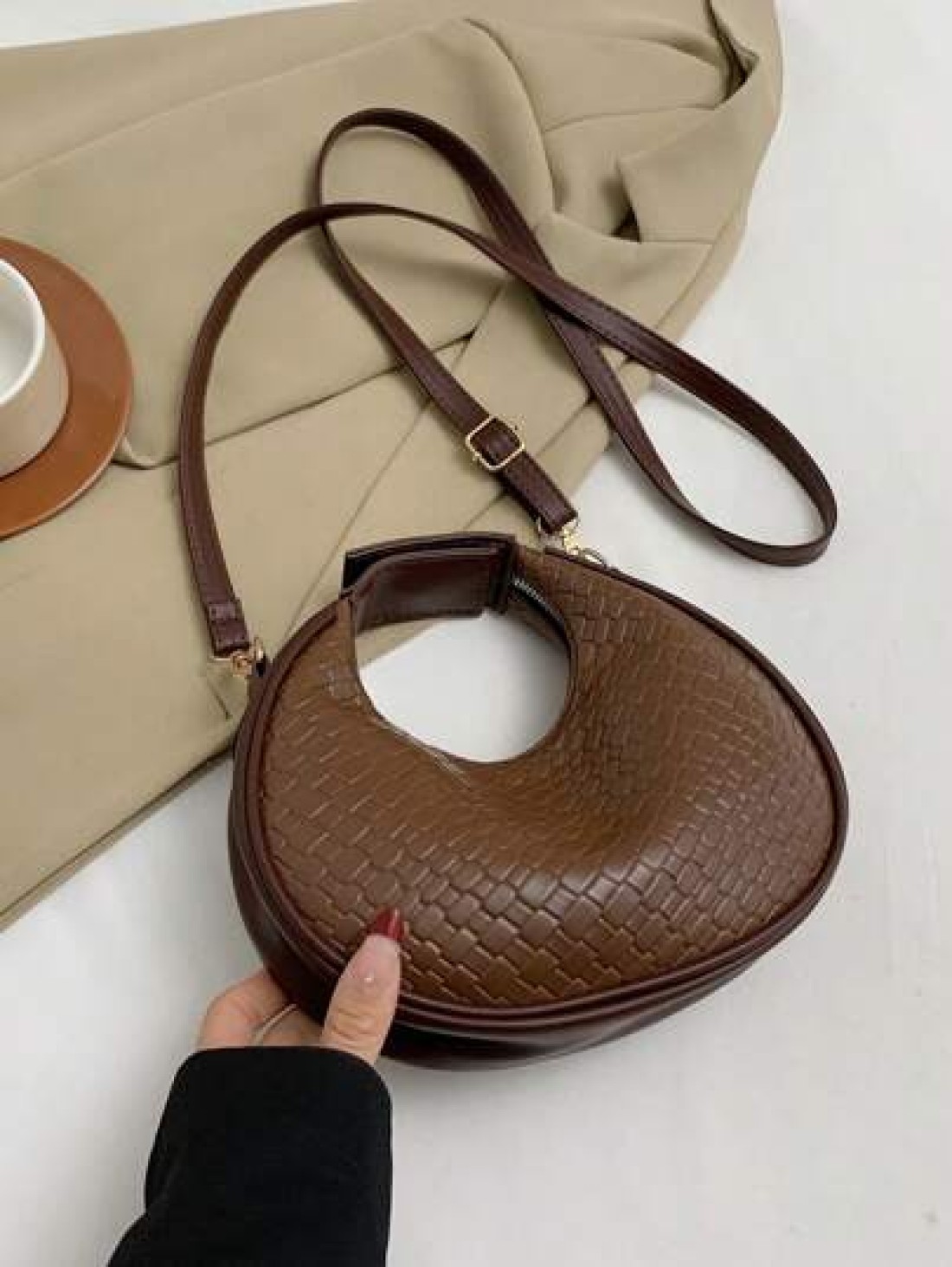 European American Fashion New Women Shoulder Bag Versatile PU Casual Handbag Elegant Shoulder Bag Personality Tote Bag Adjustable Strap Zipper Closure Can Hold Phone Simple Cosmetics Suitable For Ladi