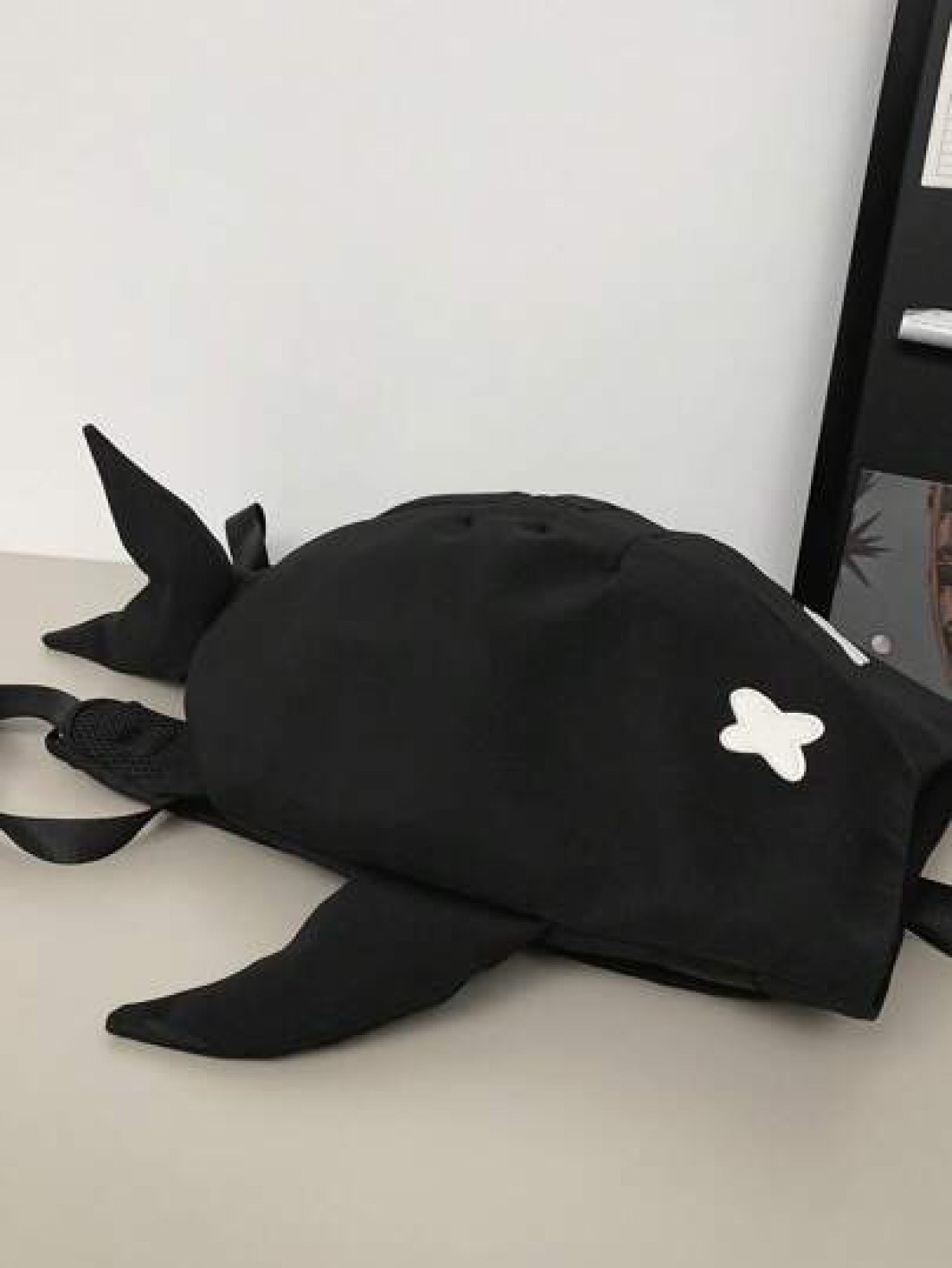 peach tree Large Capacity Shark Pattern Backpack Unisex Fashion Casual Shark Design Backpack Suitable For High School College Students Couple Travel University Outdoor Sports Multifunctional With Mult